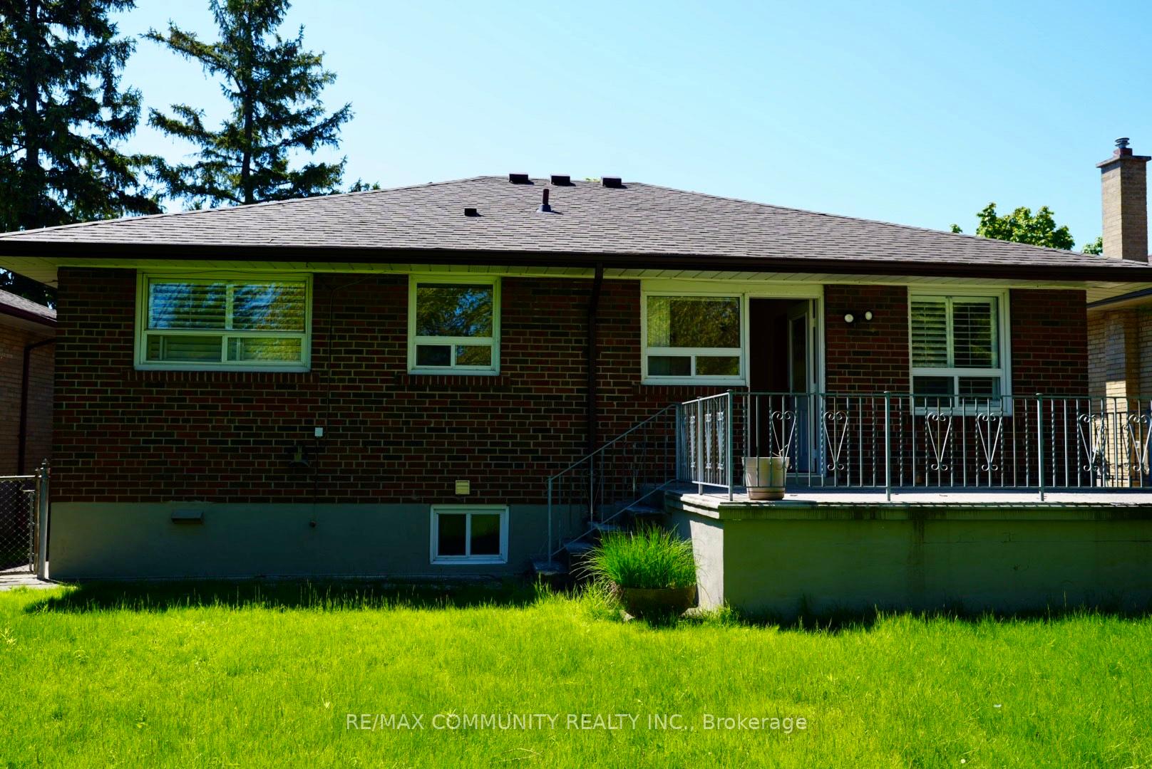 Photo 2 of 117 Perivale Crescent, Scarborough, Bendale — HOMEH
