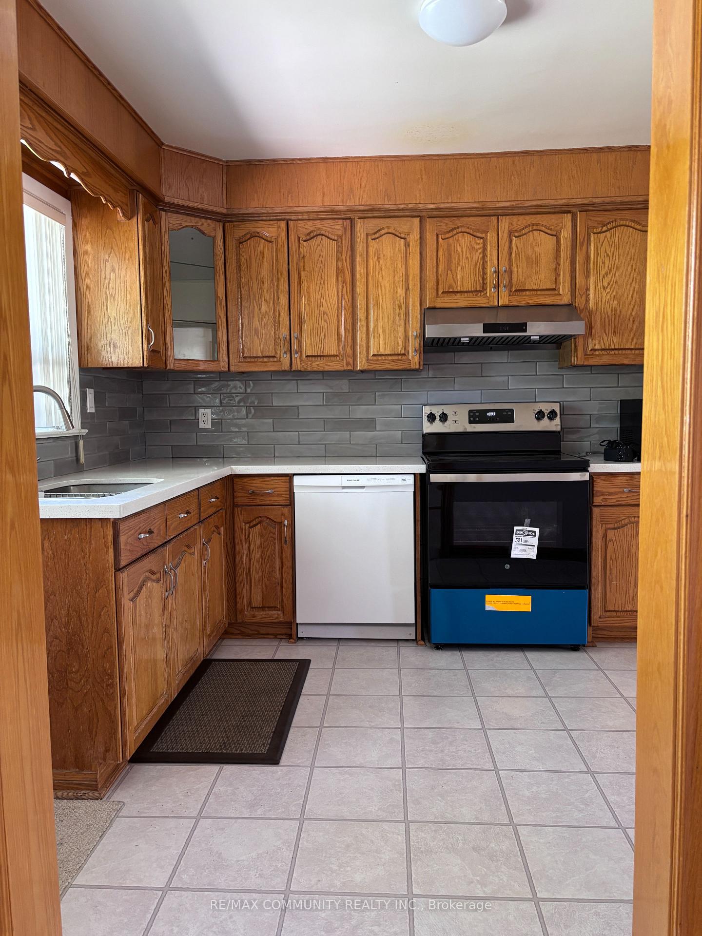 Photo 5 of 117 Perivale Crescent, Scarborough, Bendale — HOMEH