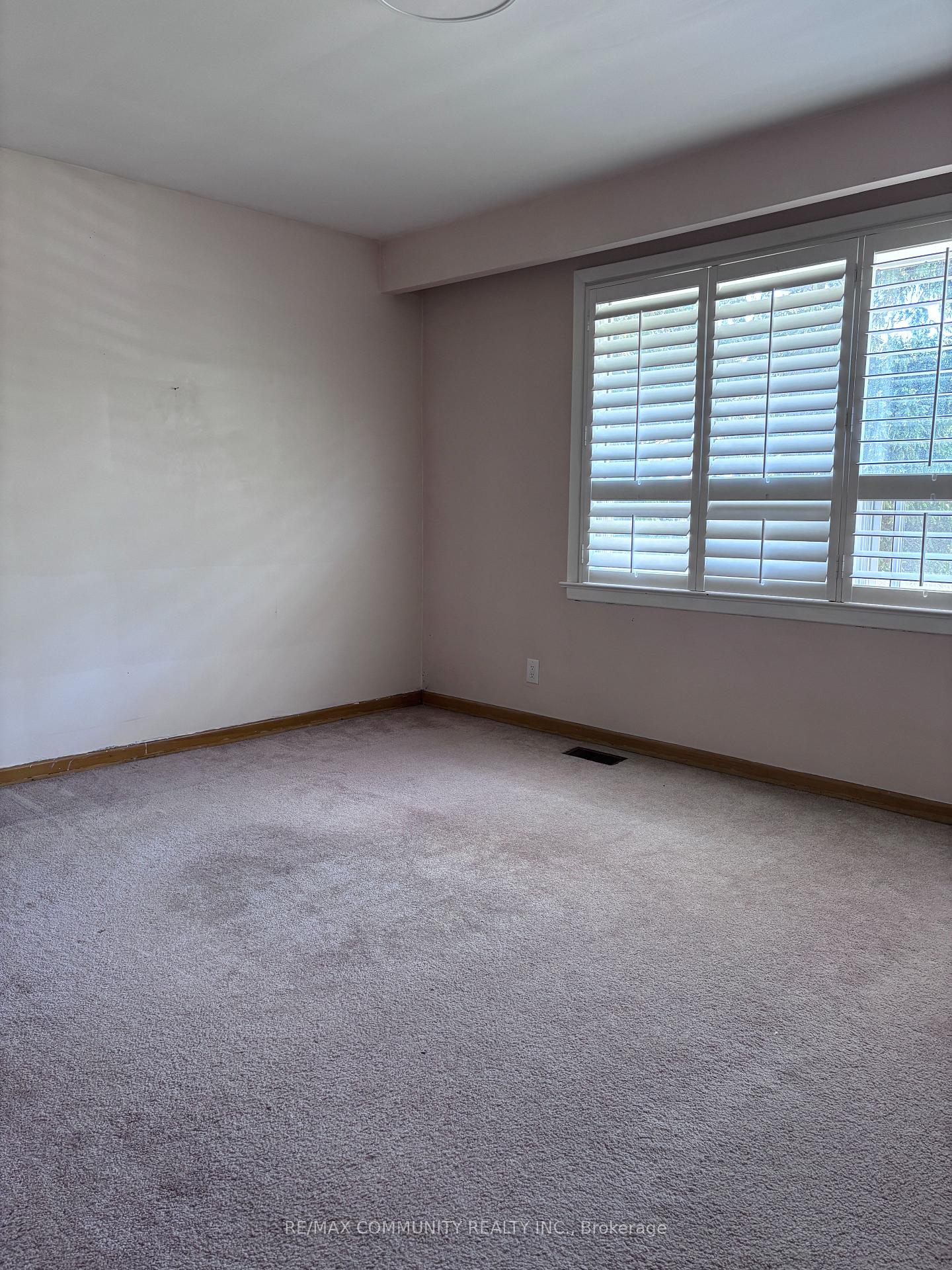 Photo 14 of 117 Perivale Crescent, Scarborough, Bendale — HOMEH
