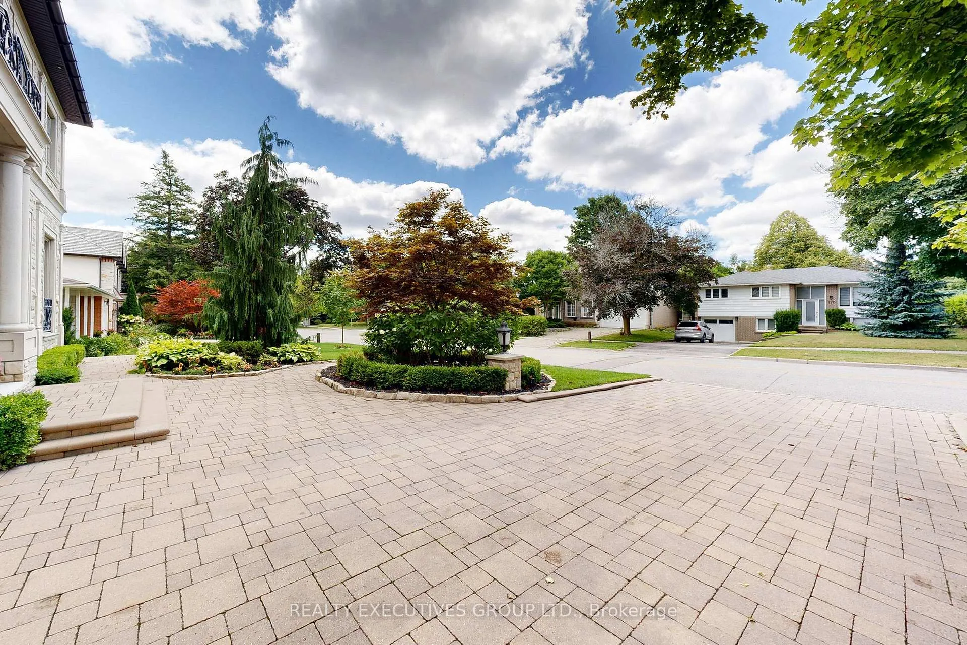 Photo 3 of 169 Bay Thorn Drive, Markham, Royal Orchard — HOMEH