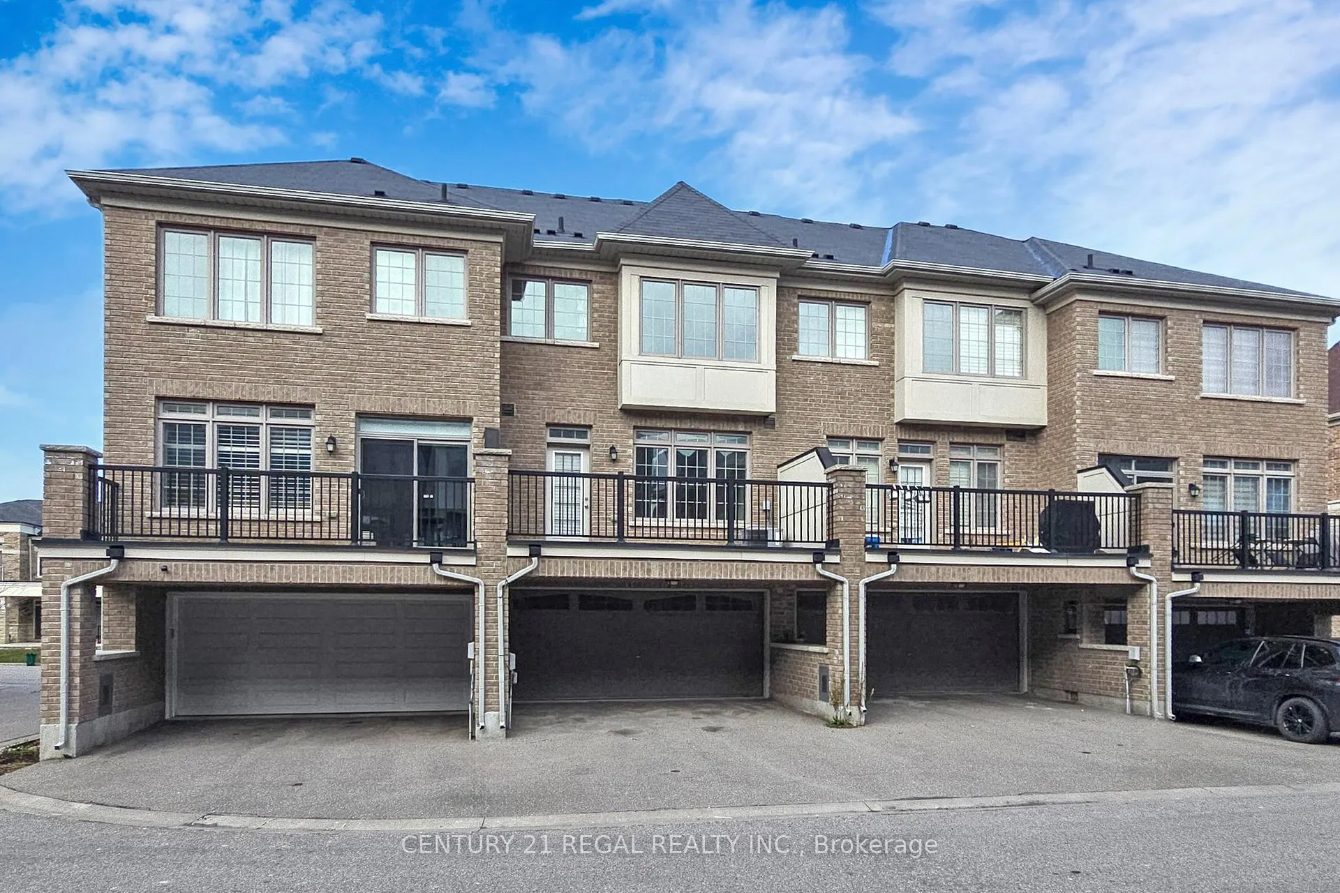 Photo 3 of 29 Rougeview Park Crescent, Markham, Greensborough — HOMEH