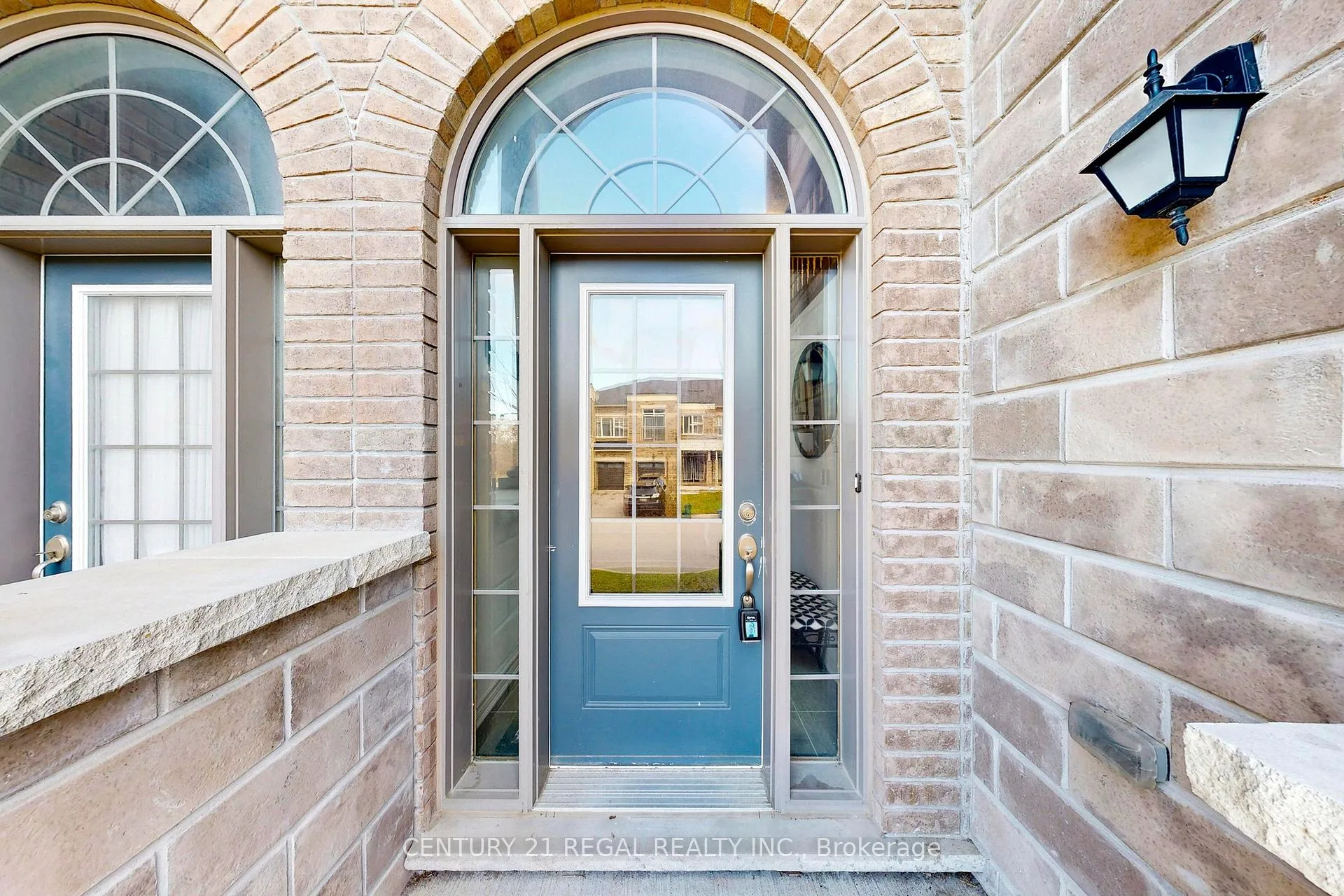 Photo 4 of 29 Rougeview Park Crescent, Markham, Greensborough — HOMEH