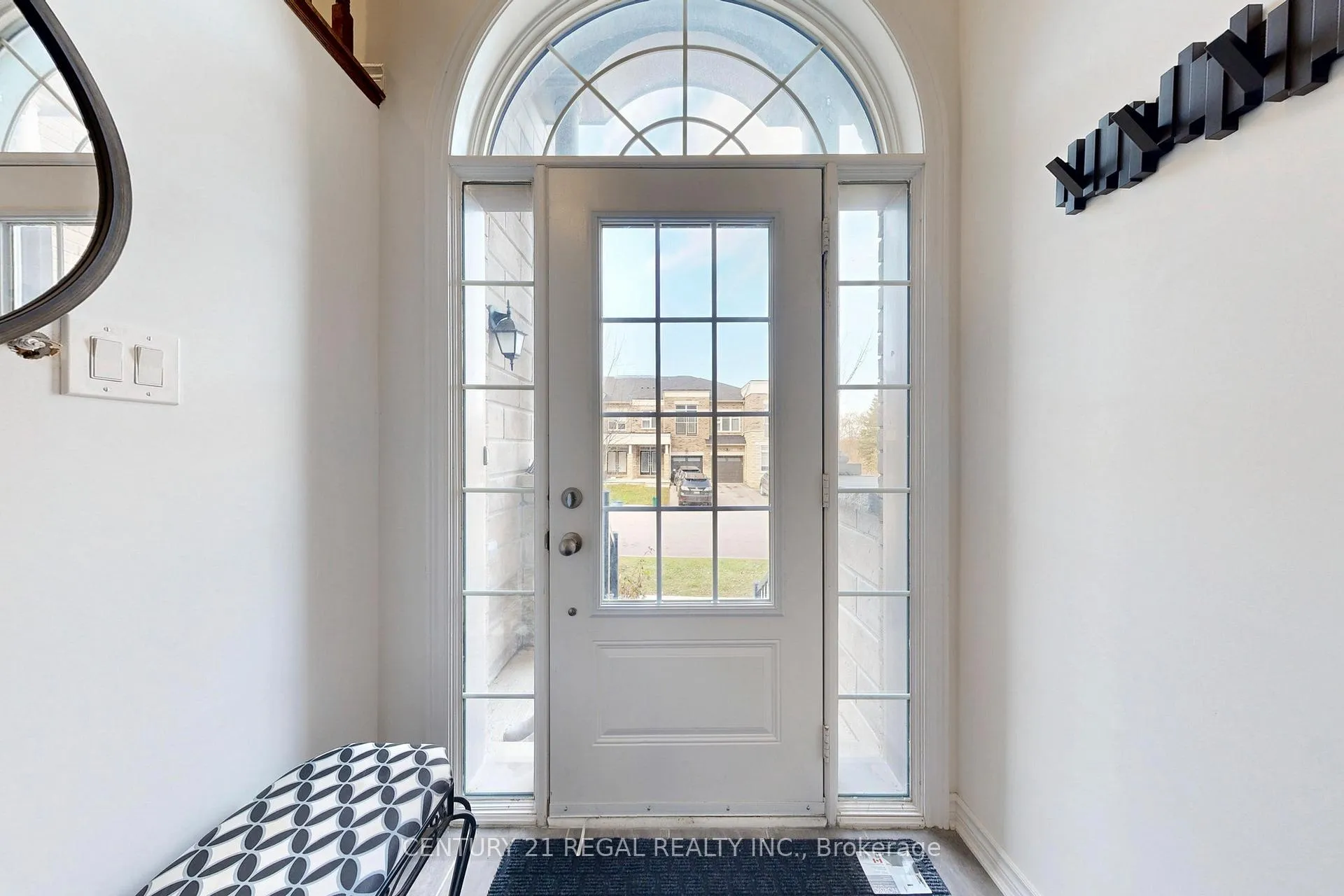 Photo 5 of 29 Rougeview Park Crescent, Markham, Greensborough — HOMEH