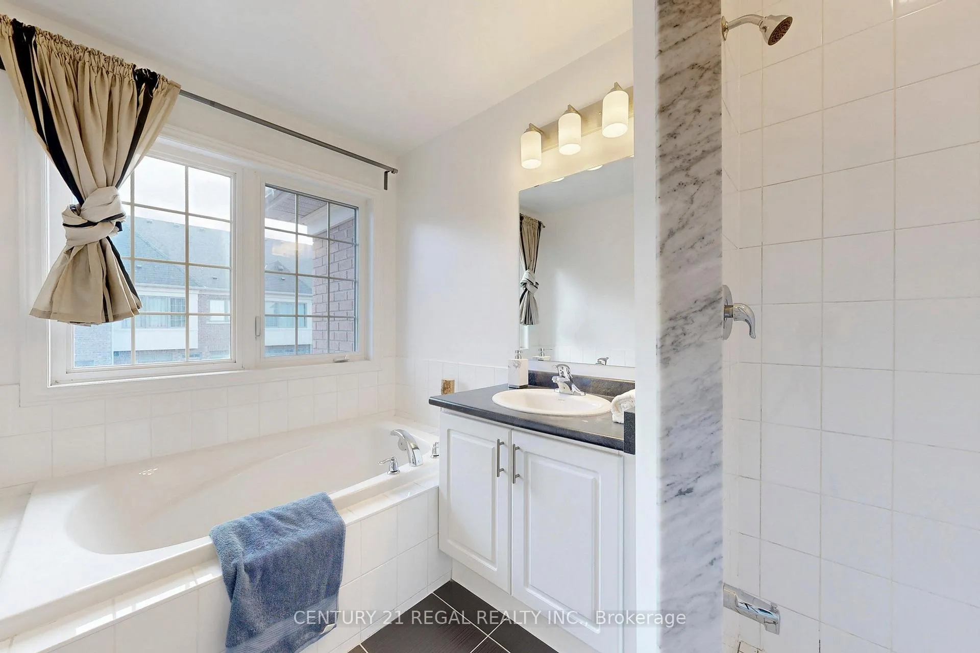 Photo 27 of 29 Rougeview Park Crescent, Markham, Greensborough — HOMEH