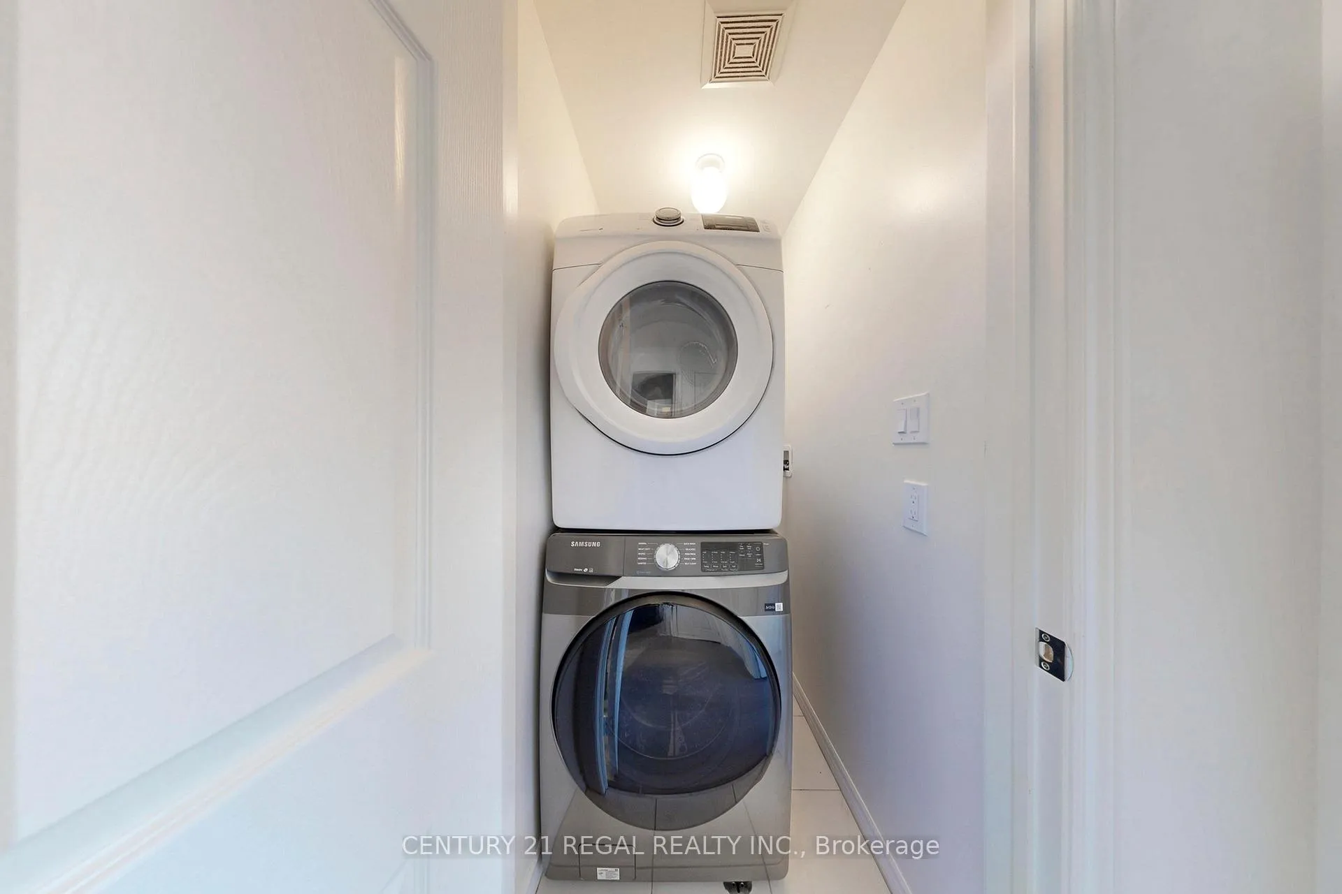 Photo 35 of 29 Rougeview Park Crescent, Markham, Greensborough — HOMEH