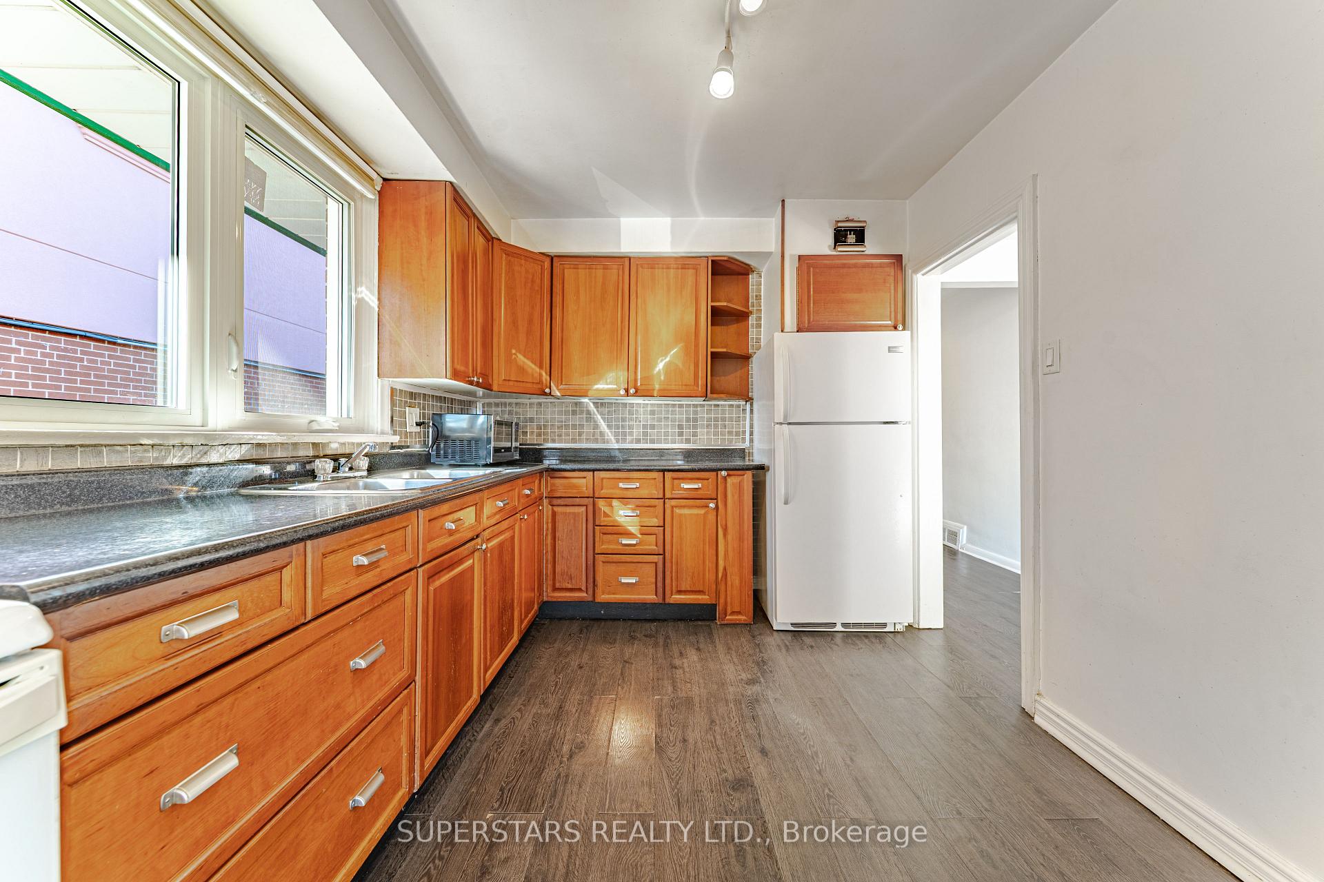 Photo 3 of 130 Pandora Circle, Scarborough, Woburn — HOMEH