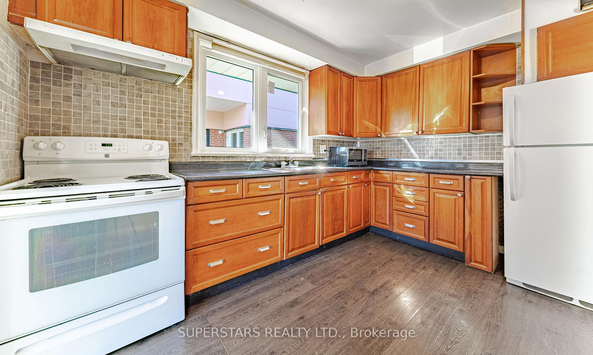 Photo 4 of 130 Pandora Circle, Scarborough, Woburn — HOMEH