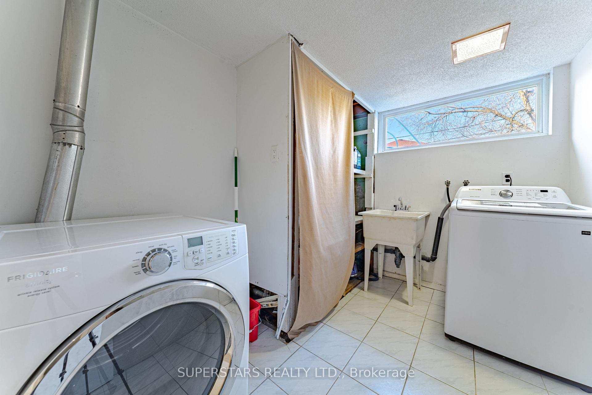 Photo 10 of 130 Pandora Circle, Scarborough, Woburn — HOMEH