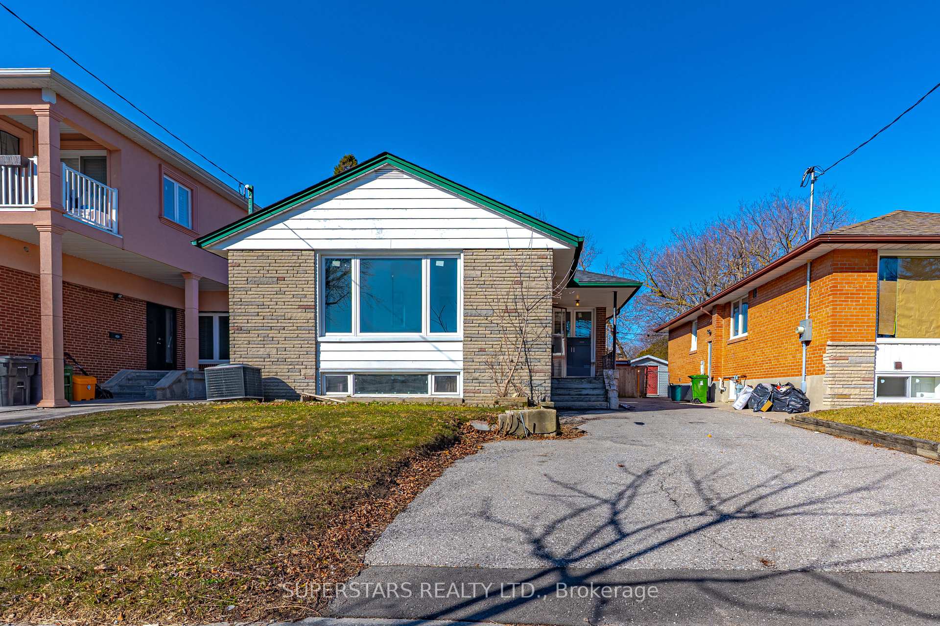 Photo 12 of 130 Pandora Circle, Scarborough, Woburn — HOMEH