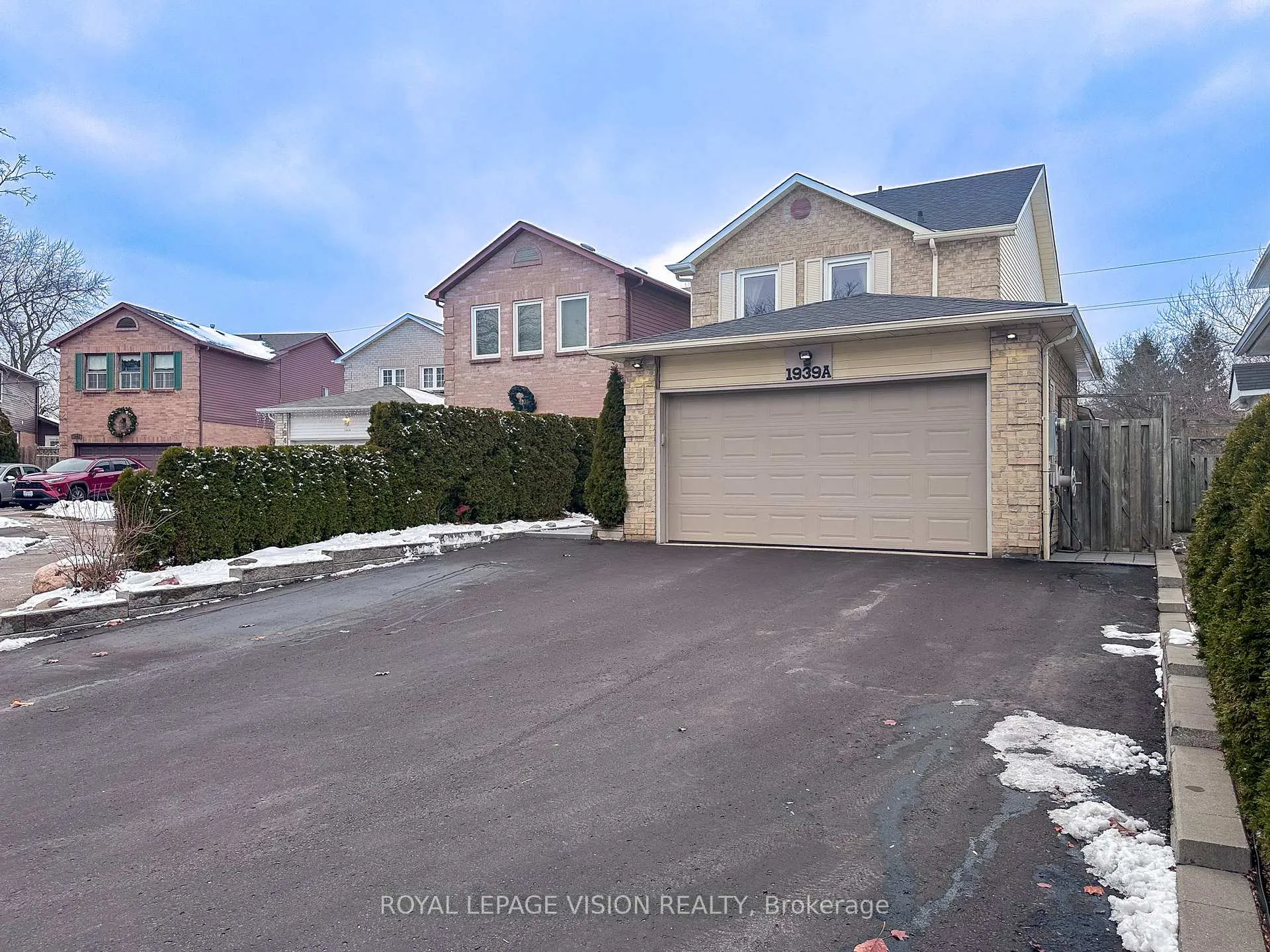 Photo 1 of 1939 A Parkside Drive, Pickering, Amberlea — HOMEH