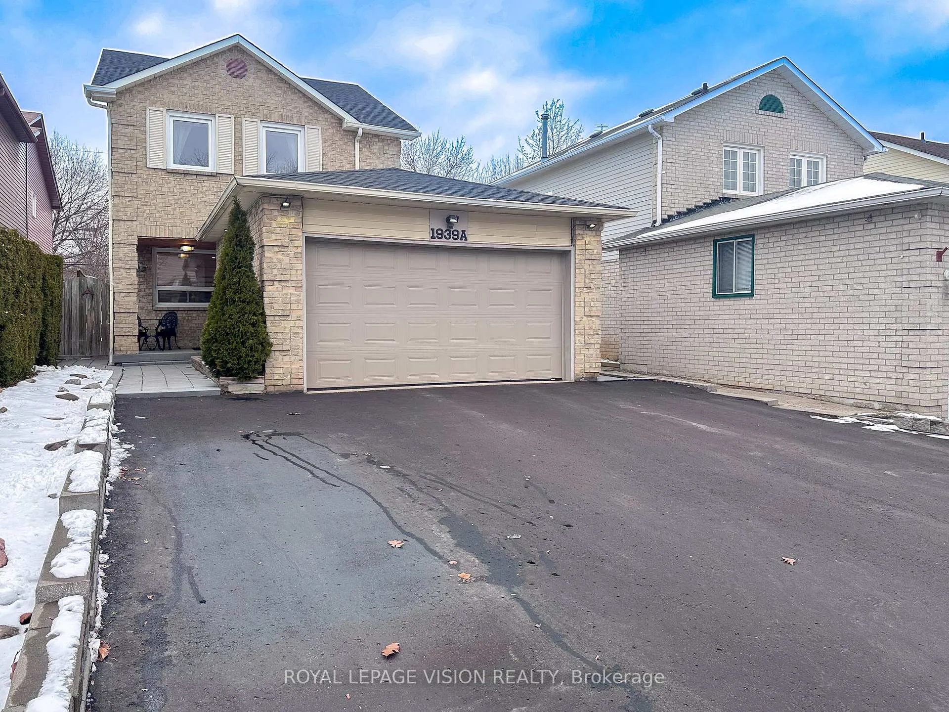 Photo 3 of 1939 A Parkside Drive, Pickering, Amberlea — HOMEH