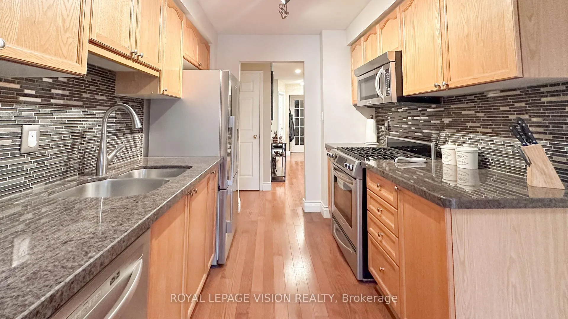 Photo 15 of 1939 A Parkside Drive, Pickering, Amberlea — HOMEH