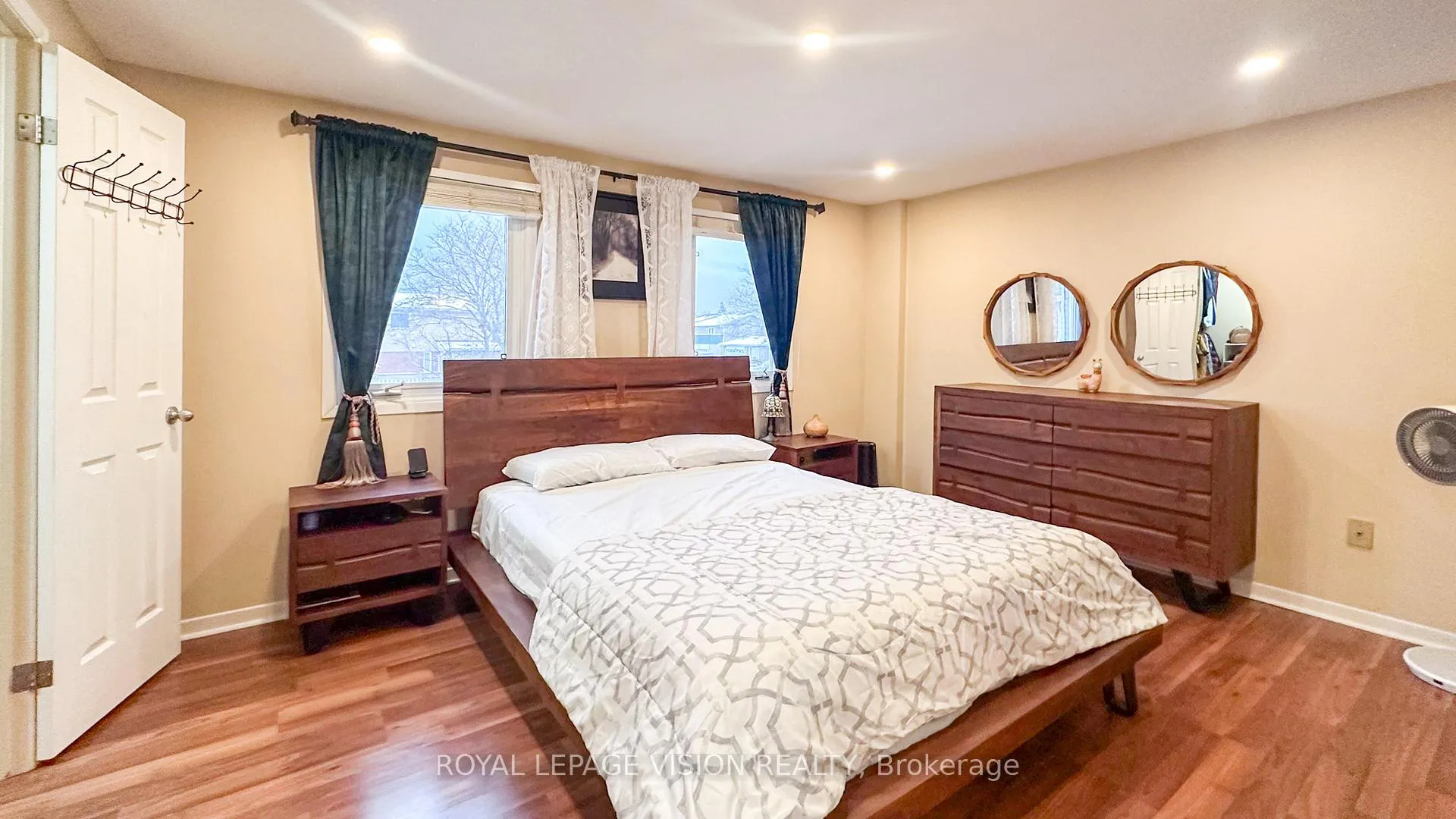Photo 29 of 1939 A Parkside Drive, Pickering, Amberlea — HOMEH