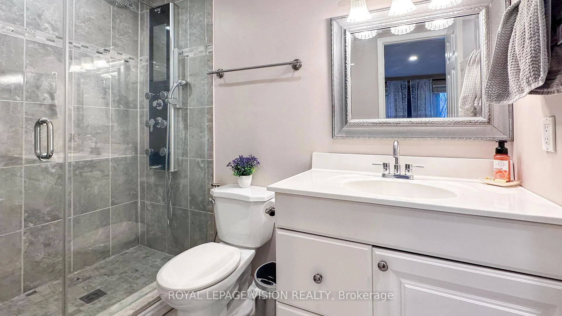 Photo 31 of 1939 A Parkside Drive, Pickering, Amberlea — HOMEH