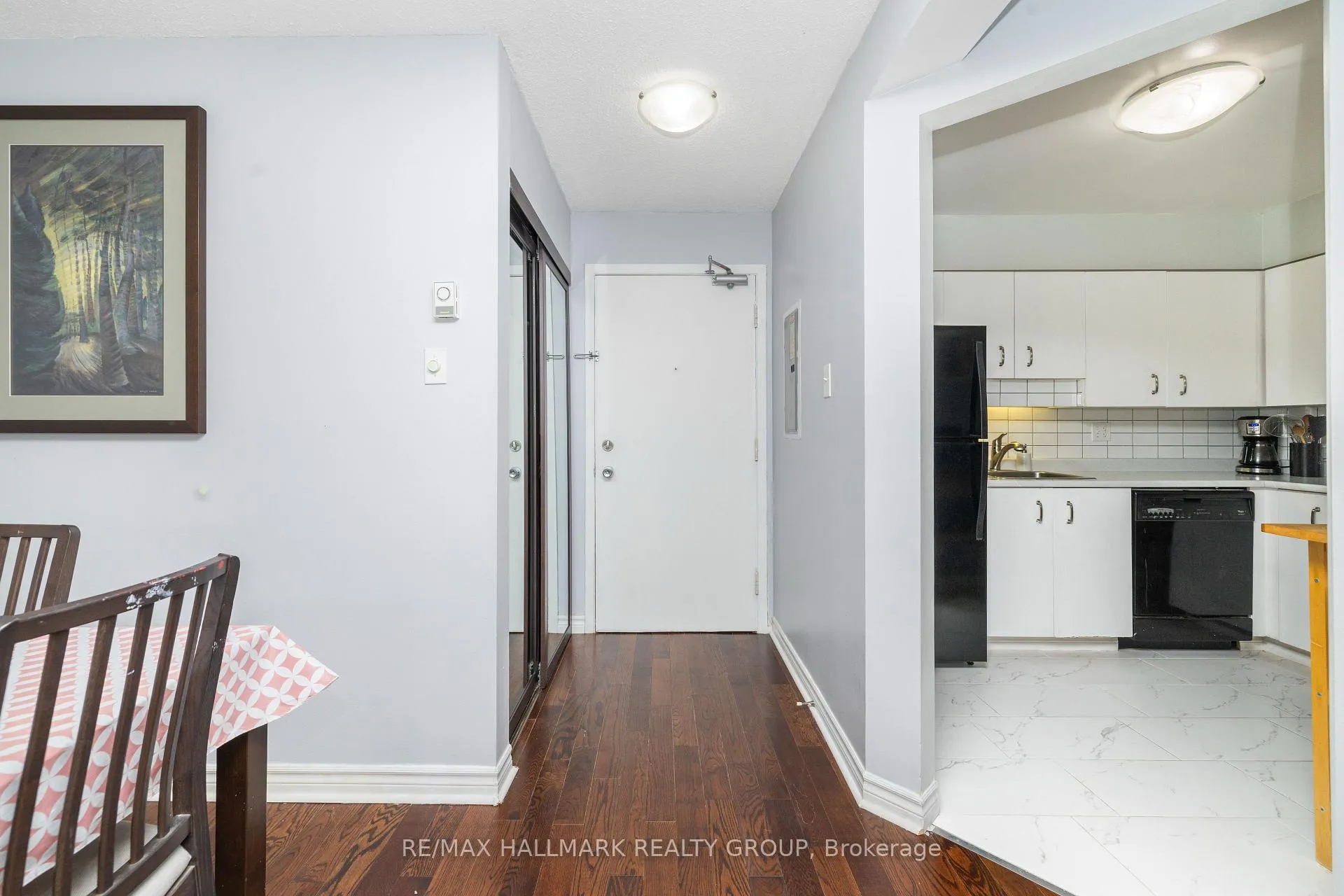 Photo 6 of Unit 203, 345 Centrum Boulevard, Ottawa, Bilberry Creek/Queenswood Heights — HOMEH