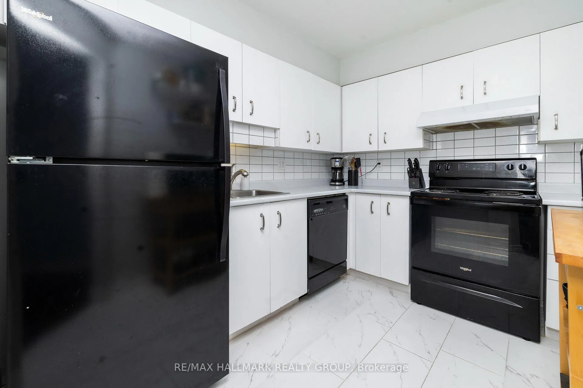 Photo 7 of Unit 203, 345 Centrum Boulevard, Ottawa, Bilberry Creek/Queenswood Heights — HOMEH