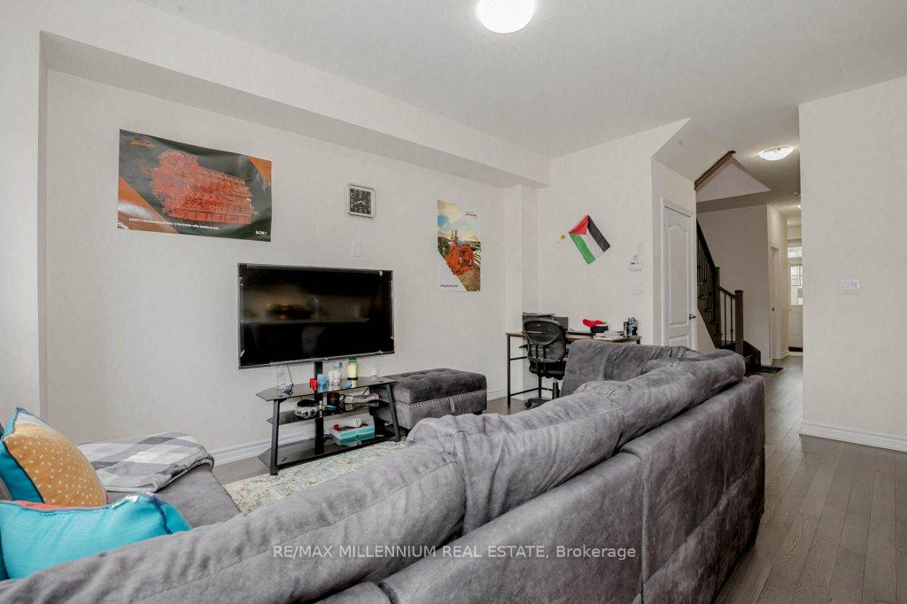 Photo 11 of 301 Vanilla Trail, Thorold, Rolling Meadows — HOMEH
