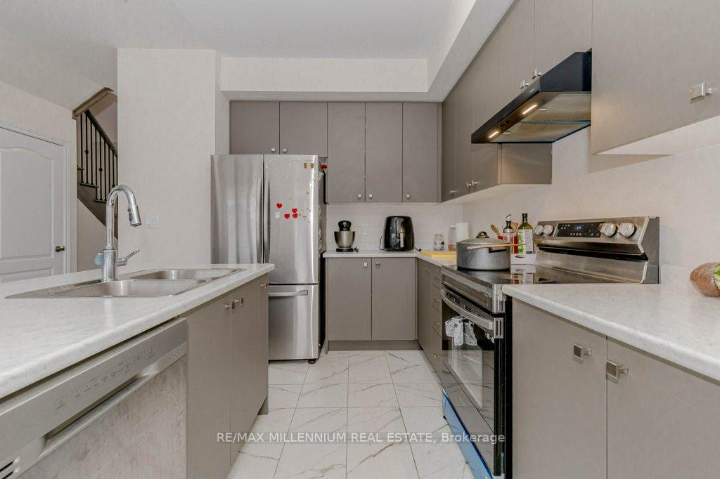 Photo 13 of 301 Vanilla Trail, Thorold, Rolling Meadows — HOMEH