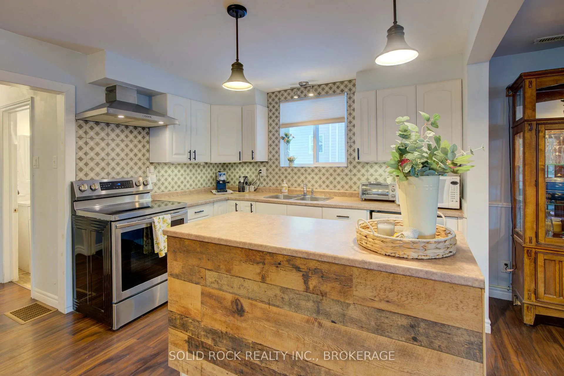 Photo 10 of 20 Maccauley Street, Kingston, Rideau — HOMEH