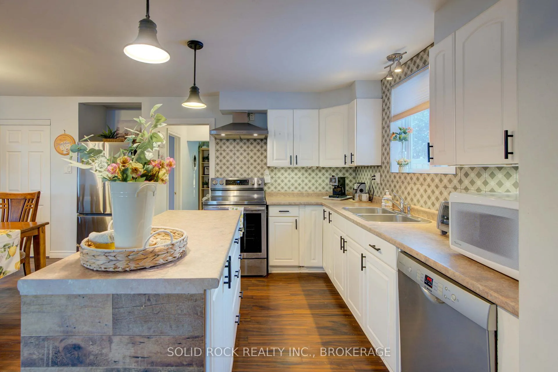Photo 12 of 20 Maccauley Street, Kingston, Rideau — HOMEH