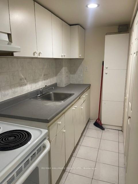 Photo 11 of Unit Basement, 62 Sunburst Square, Scarborough, Malvern — HOMEH