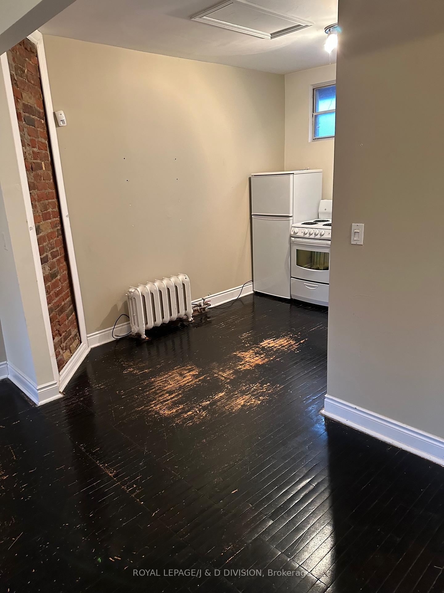Photo 6 of Unit Upper, 9 Irwin Avenue, Toronto, Bay Street Corridor — HOMEH