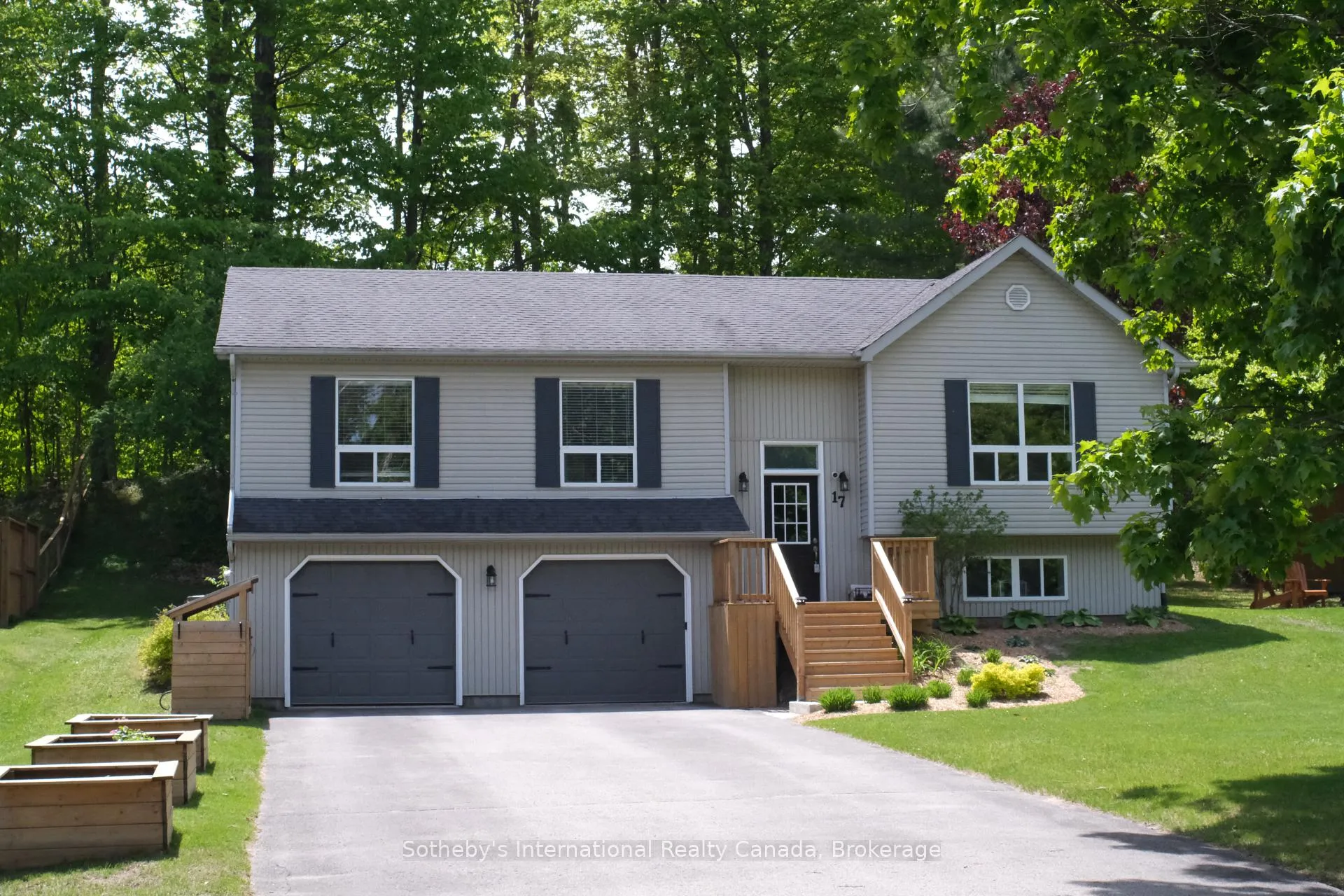 Photo 2 of 17 Sugarbush Road, Oro-Medonte, Sugarbush — HOMEH