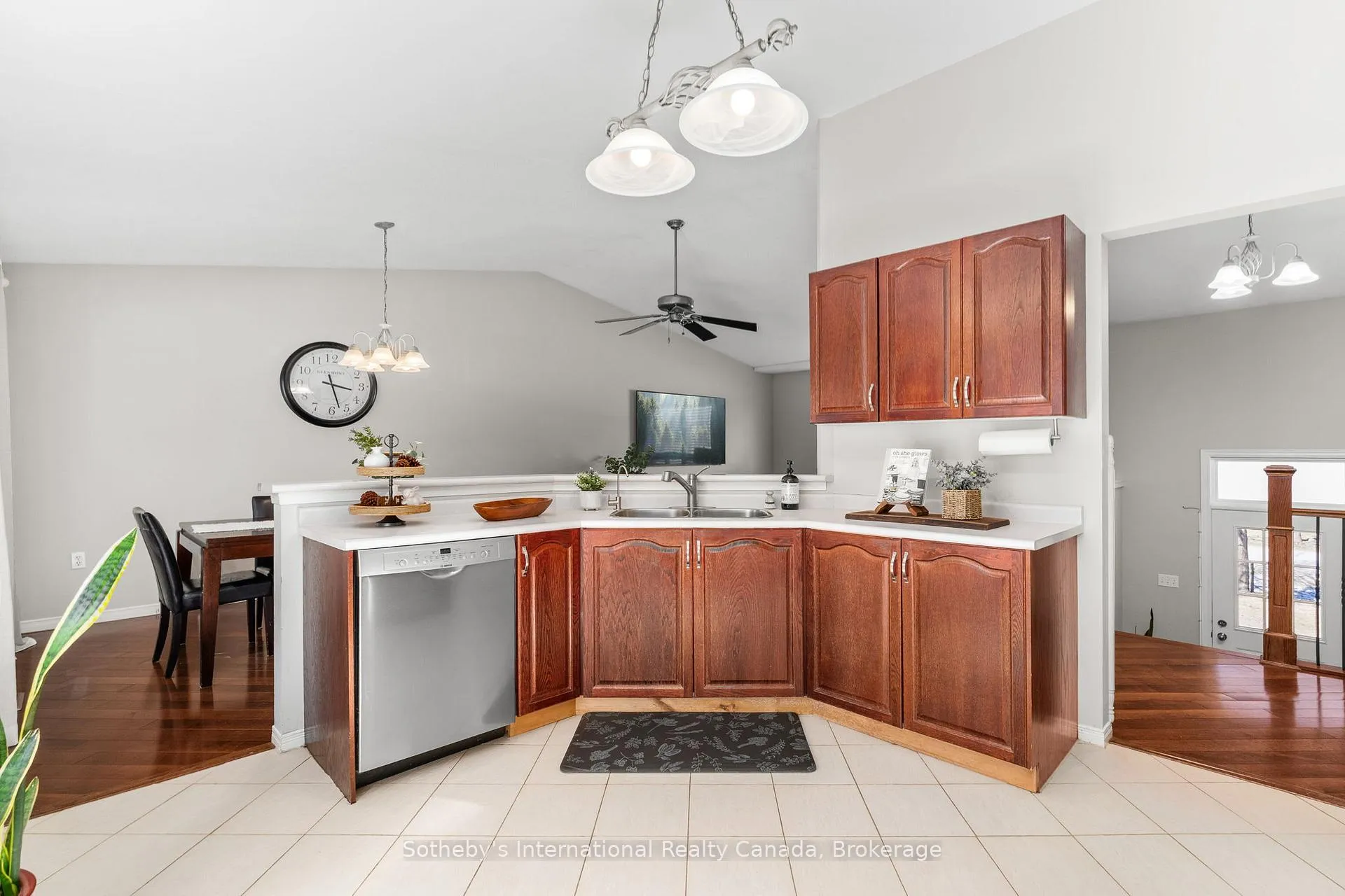 Photo 15 of 17 Sugarbush Road, Oro-Medonte, Sugarbush — HOMEH