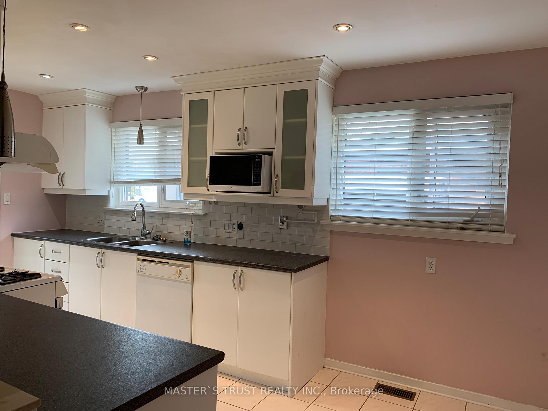 Photo 3 of 46 Erinlea Crescent, Scarborough, Woburn — HOMEH