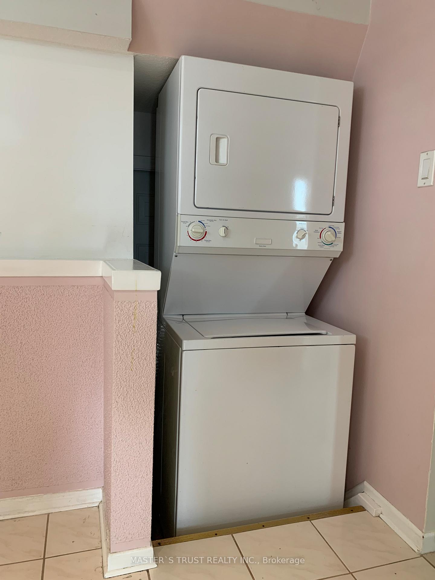 Photo 4 of 46 Erinlea Crescent, Scarborough, Woburn — HOMEH