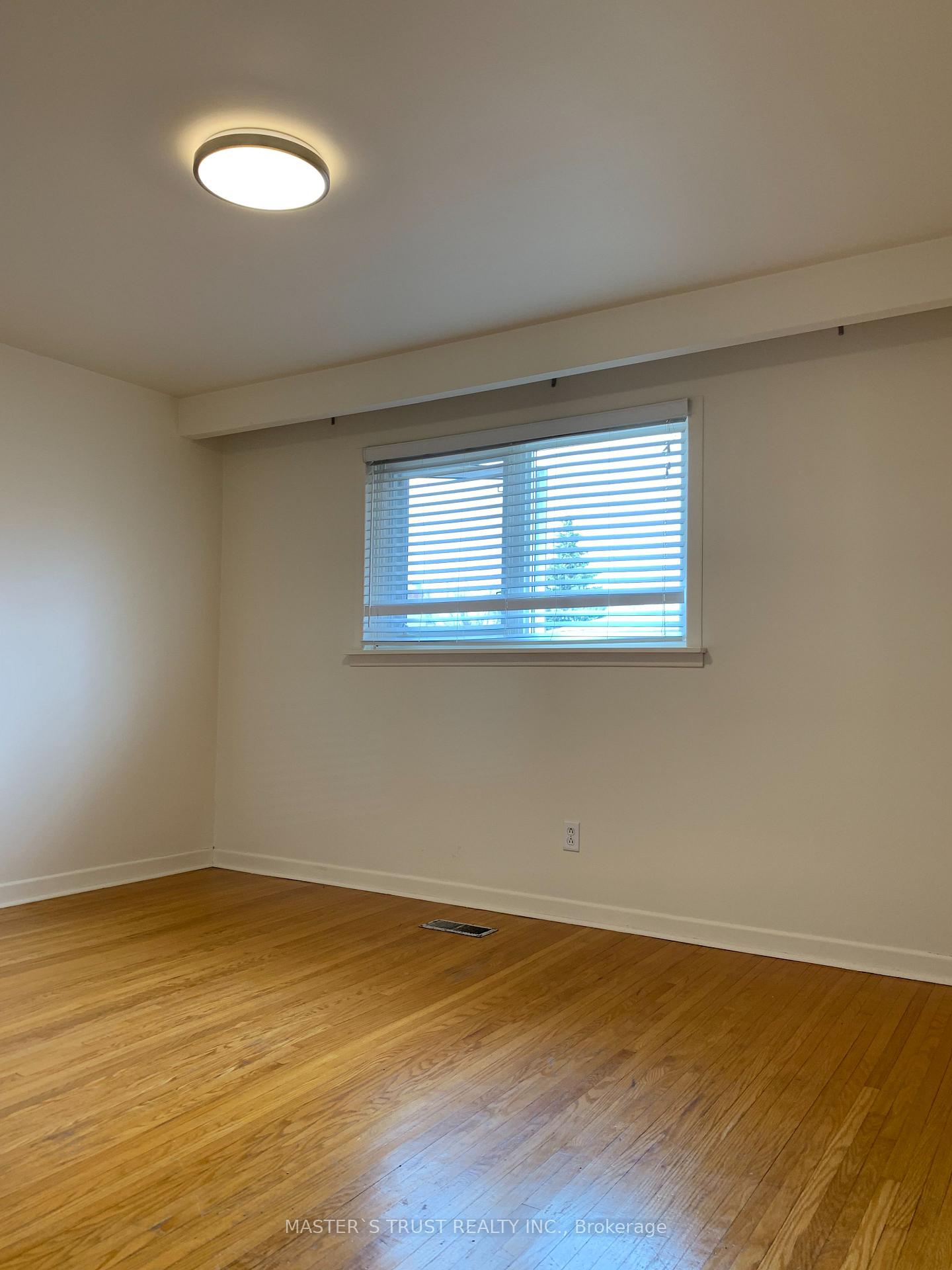 Photo 5 of 46 Erinlea Crescent, Scarborough, Woburn — HOMEH