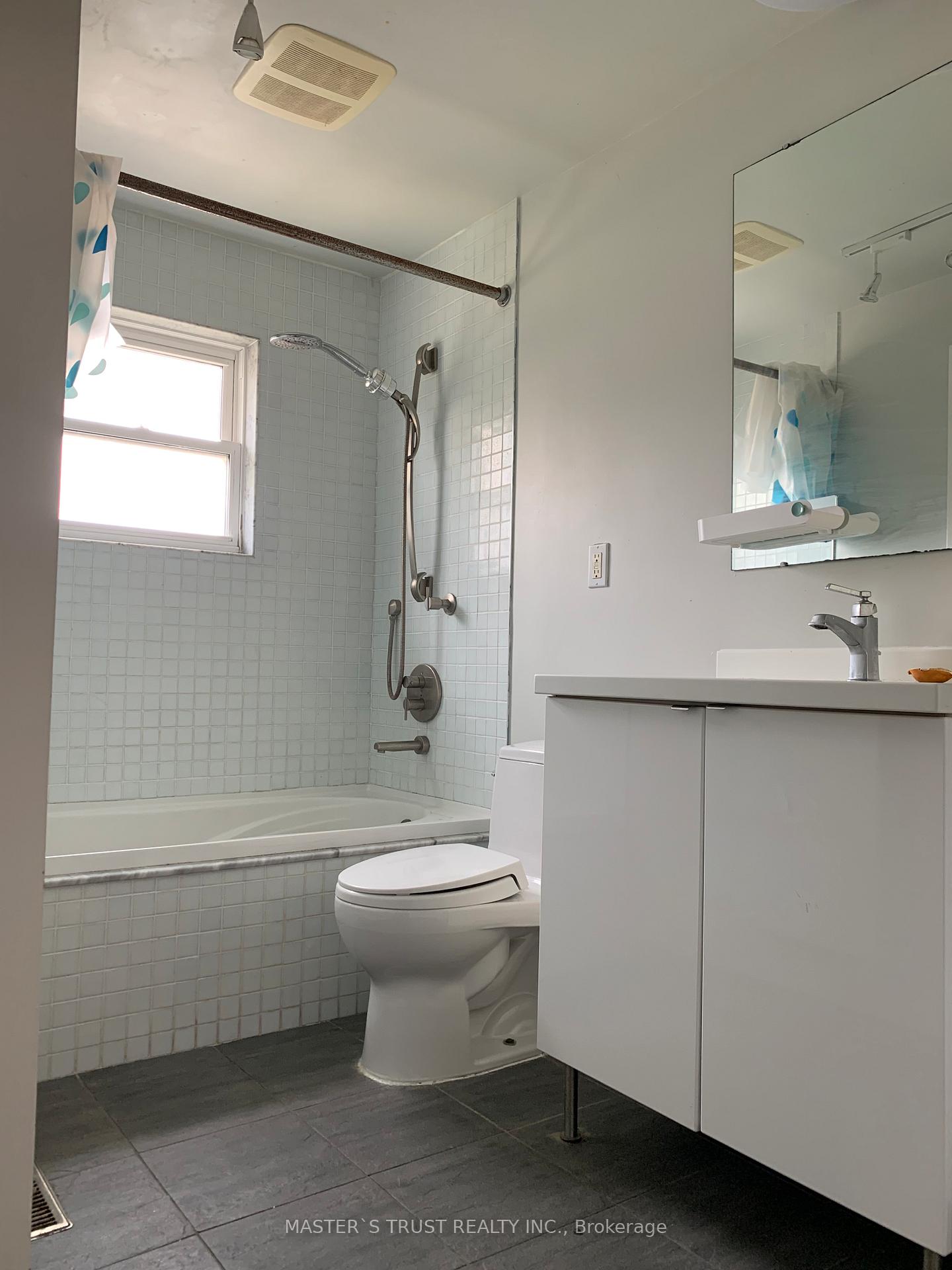 Photo 8 of 46 Erinlea Crescent, Scarborough, Woburn — HOMEH