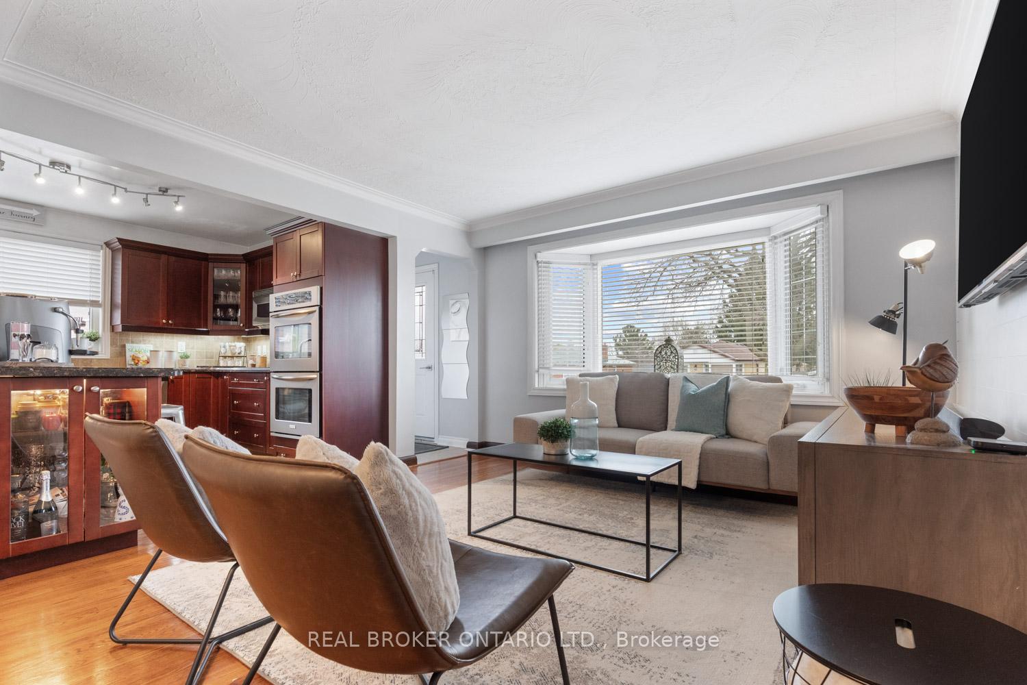 Photo 4 of 32 Ronway Crescent, Scarborough, Woburn — HOMEH