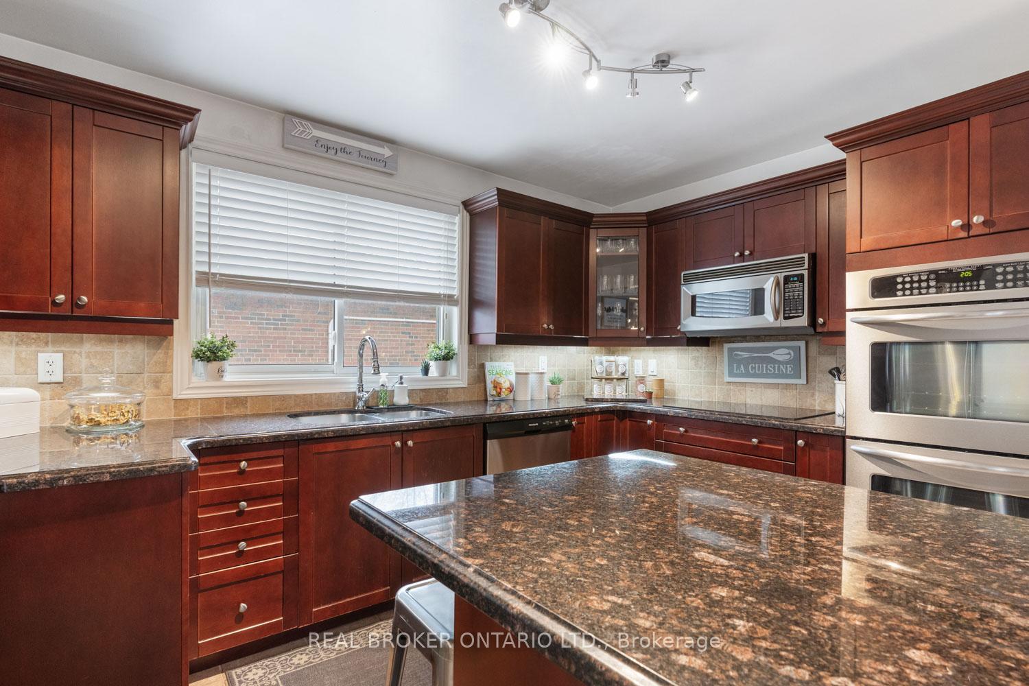 Photo 6 of 32 Ronway Crescent, Scarborough, Woburn — HOMEH