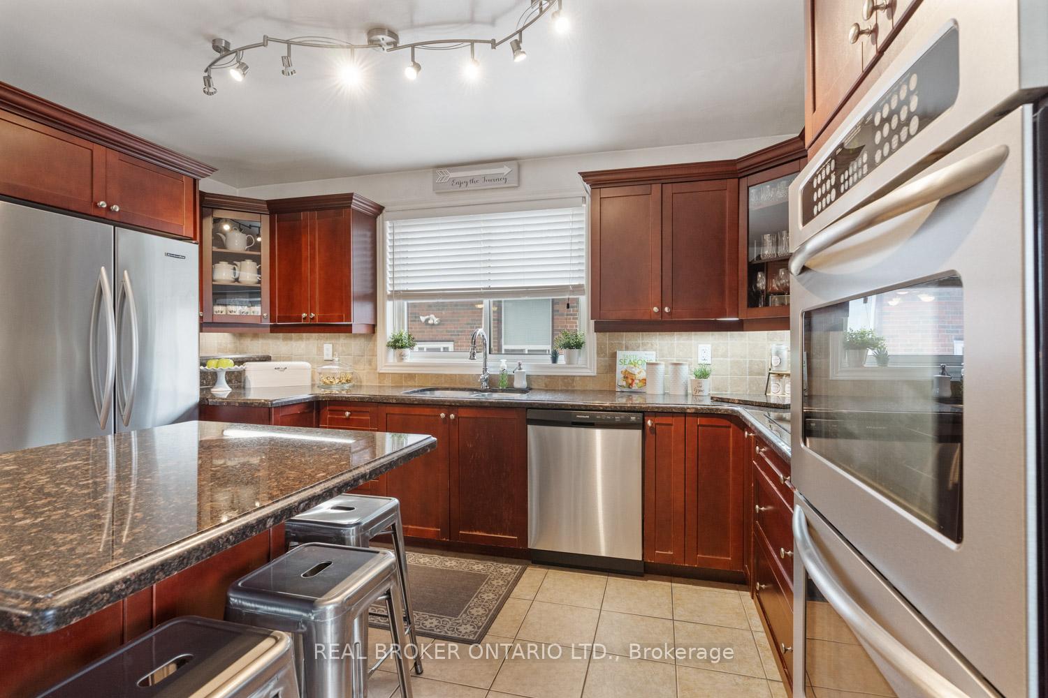 Photo 7 of 32 Ronway Crescent, Scarborough, Woburn — HOMEH
