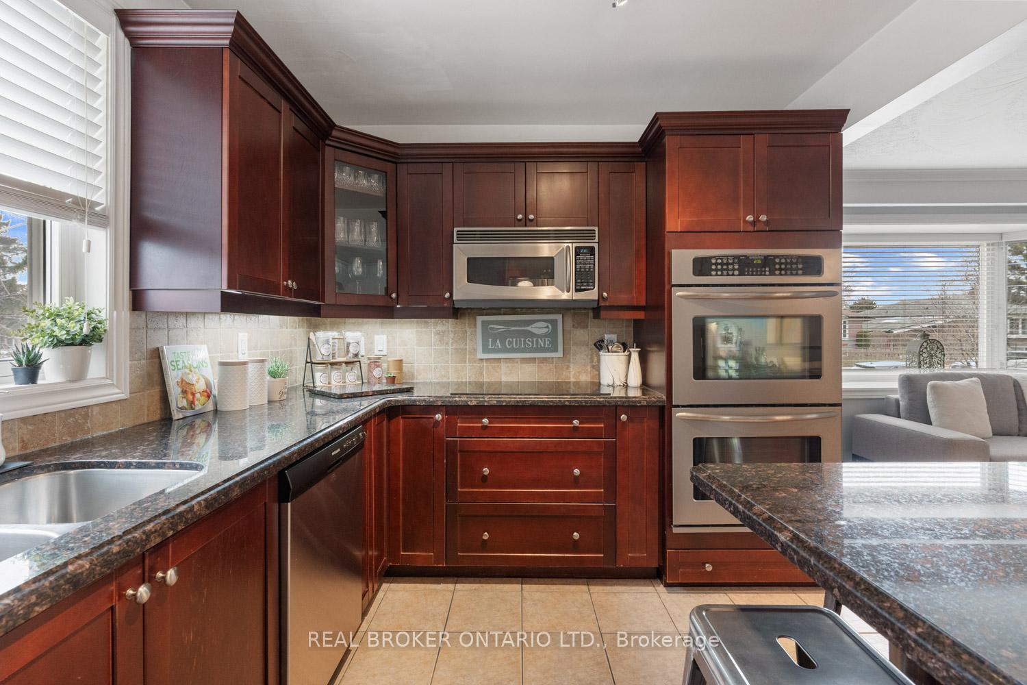 Photo 8 of 32 Ronway Crescent, Scarborough, Woburn — HOMEH