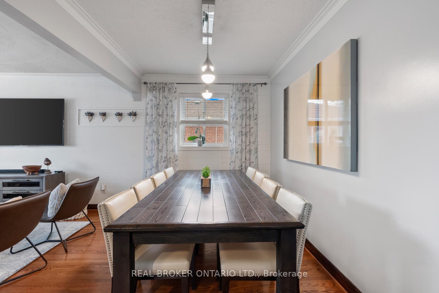 Photo 9 of 32 Ronway Crescent, Scarborough, Woburn — HOMEH