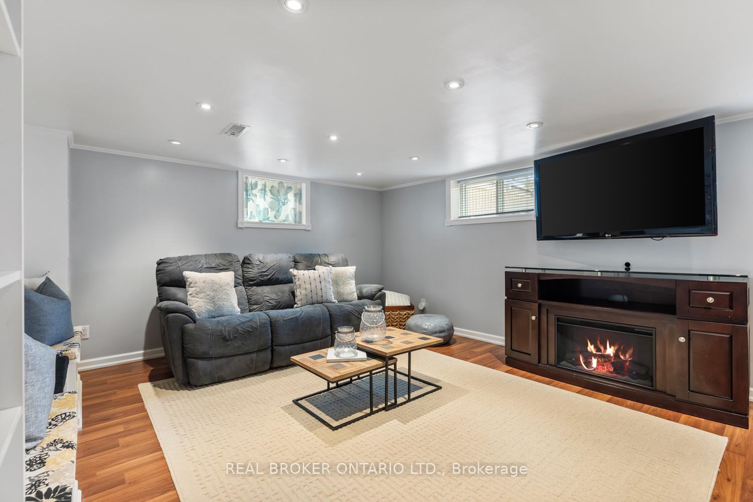 Photo 24 of 32 Ronway Crescent, Scarborough, Woburn — HOMEH