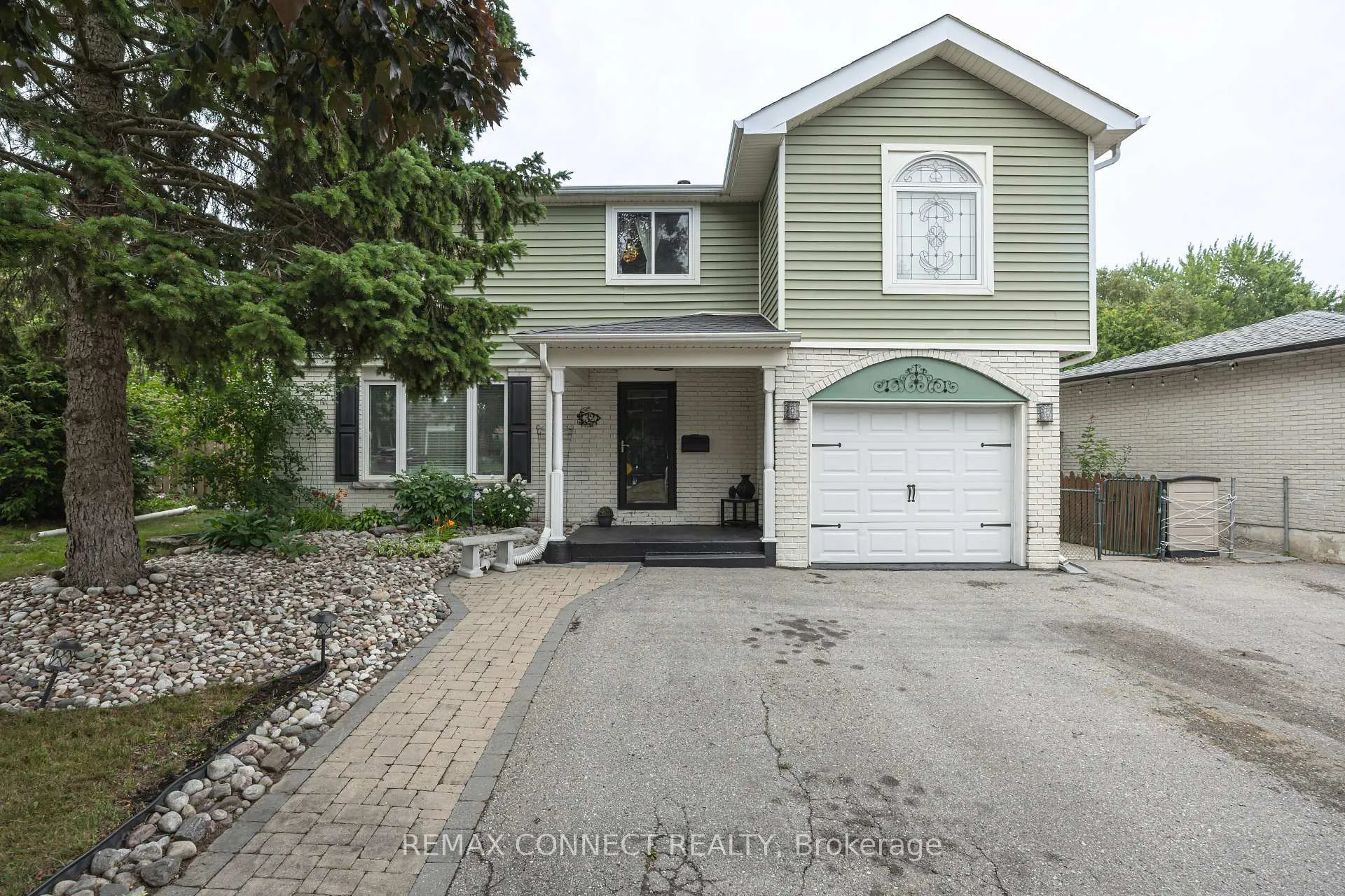 Front of 32 Harland Crescent
