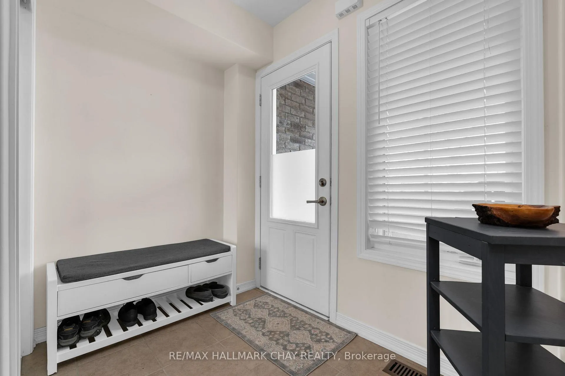 Photo 3 of Unit 38, 75 Prince William Way, Barrie, Innis-Shore — HOMEH