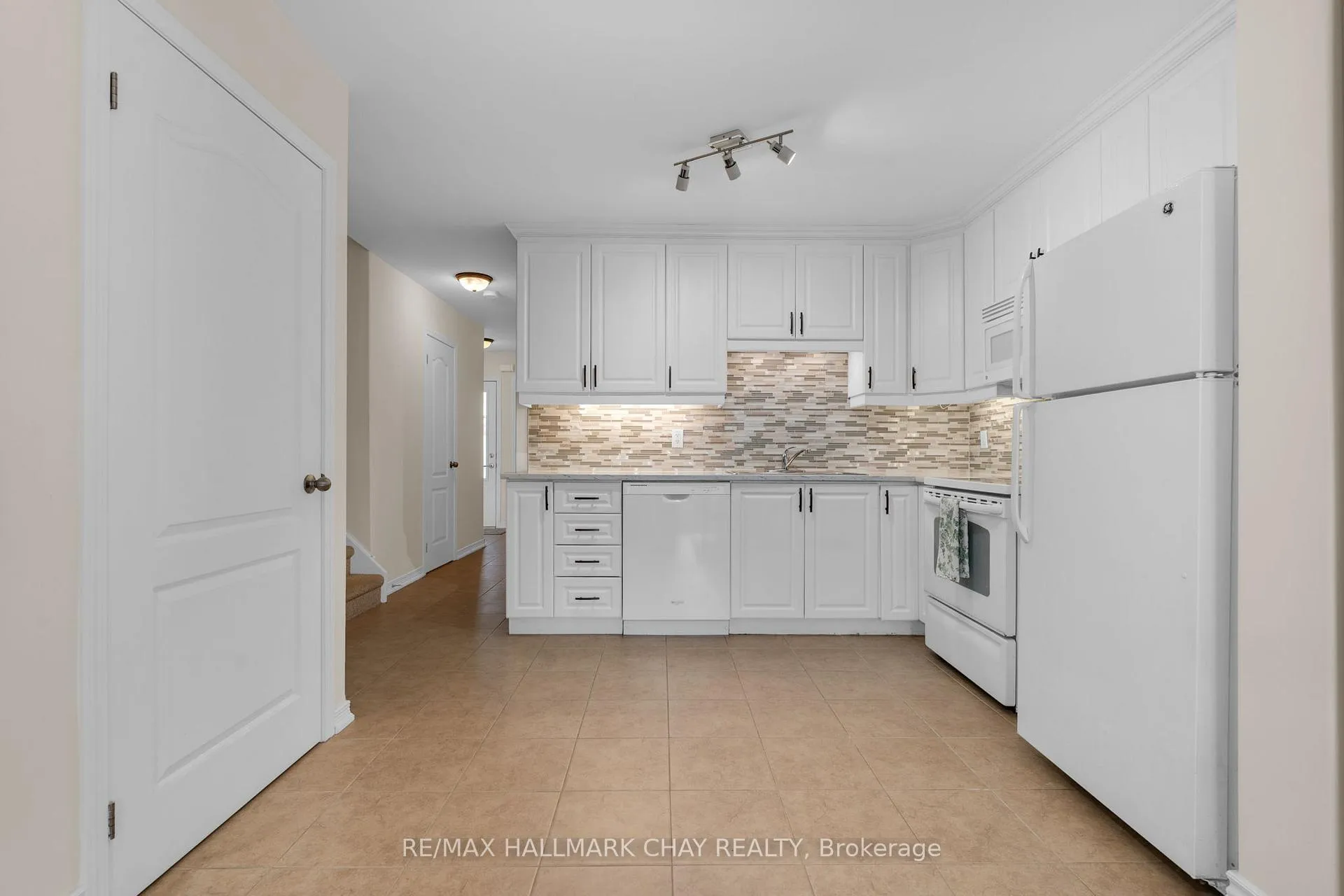 Photo 7 of Unit 38, 75 Prince William Way, Barrie, Innis-Shore — HOMEH