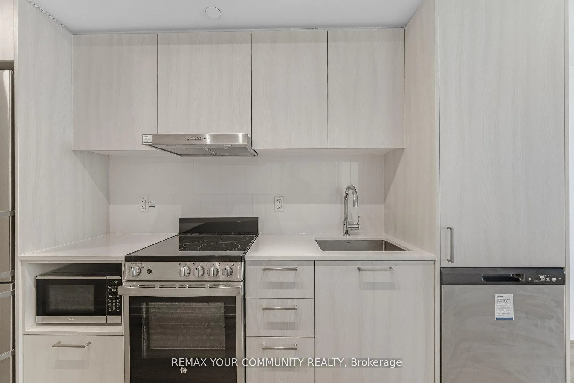 Photo 13 of Unit 3002, 195 Commerce Street, Vaughan, Vaughan Corporate Centre — HOMEH