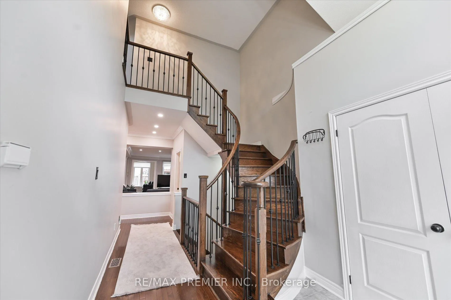 Photo 3 of 170 Ascalon Drive, Vaughan, Patterson — HOMEH