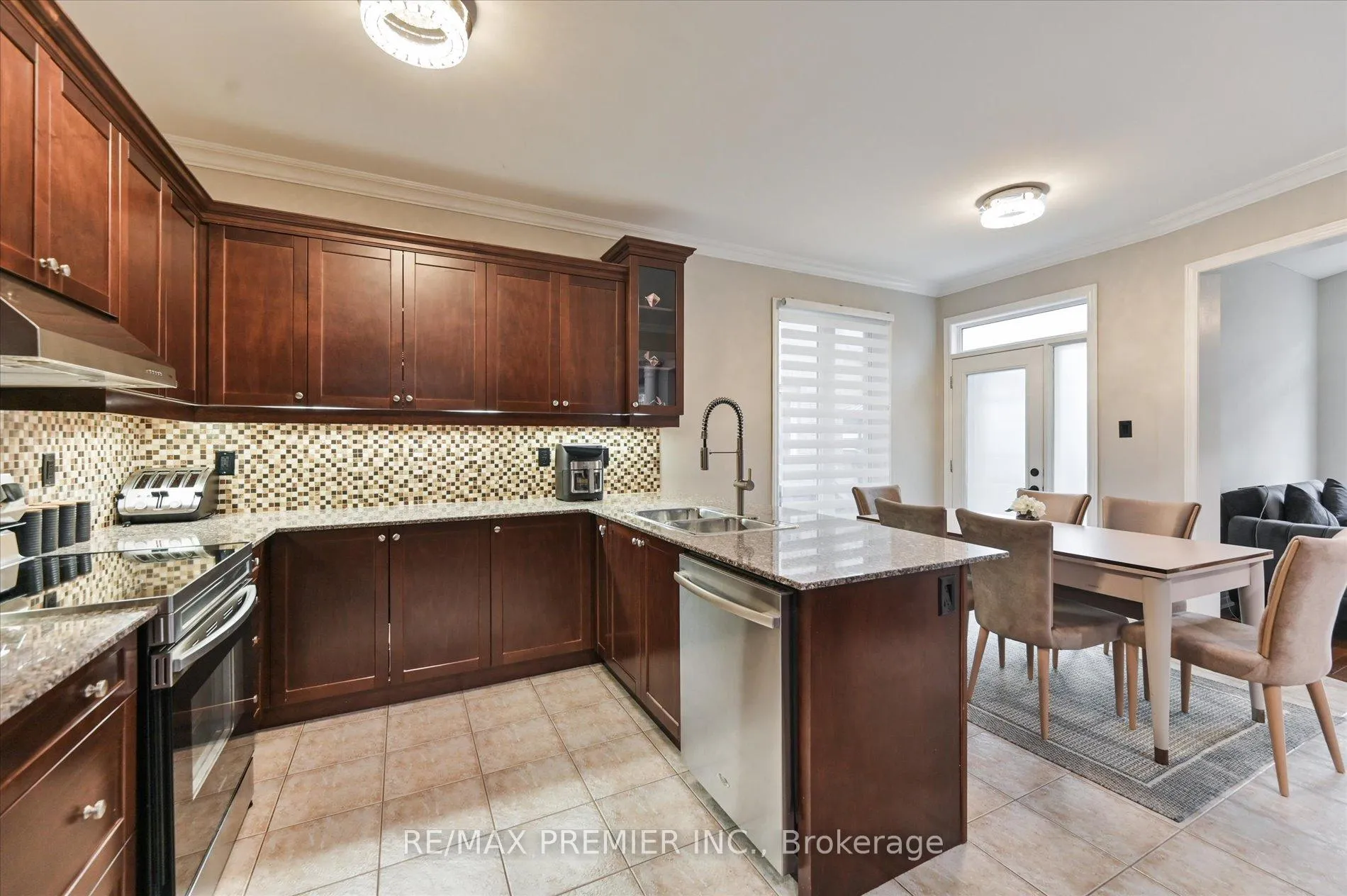 Photo 9 of 170 Ascalon Drive, Vaughan, Patterson — HOMEH