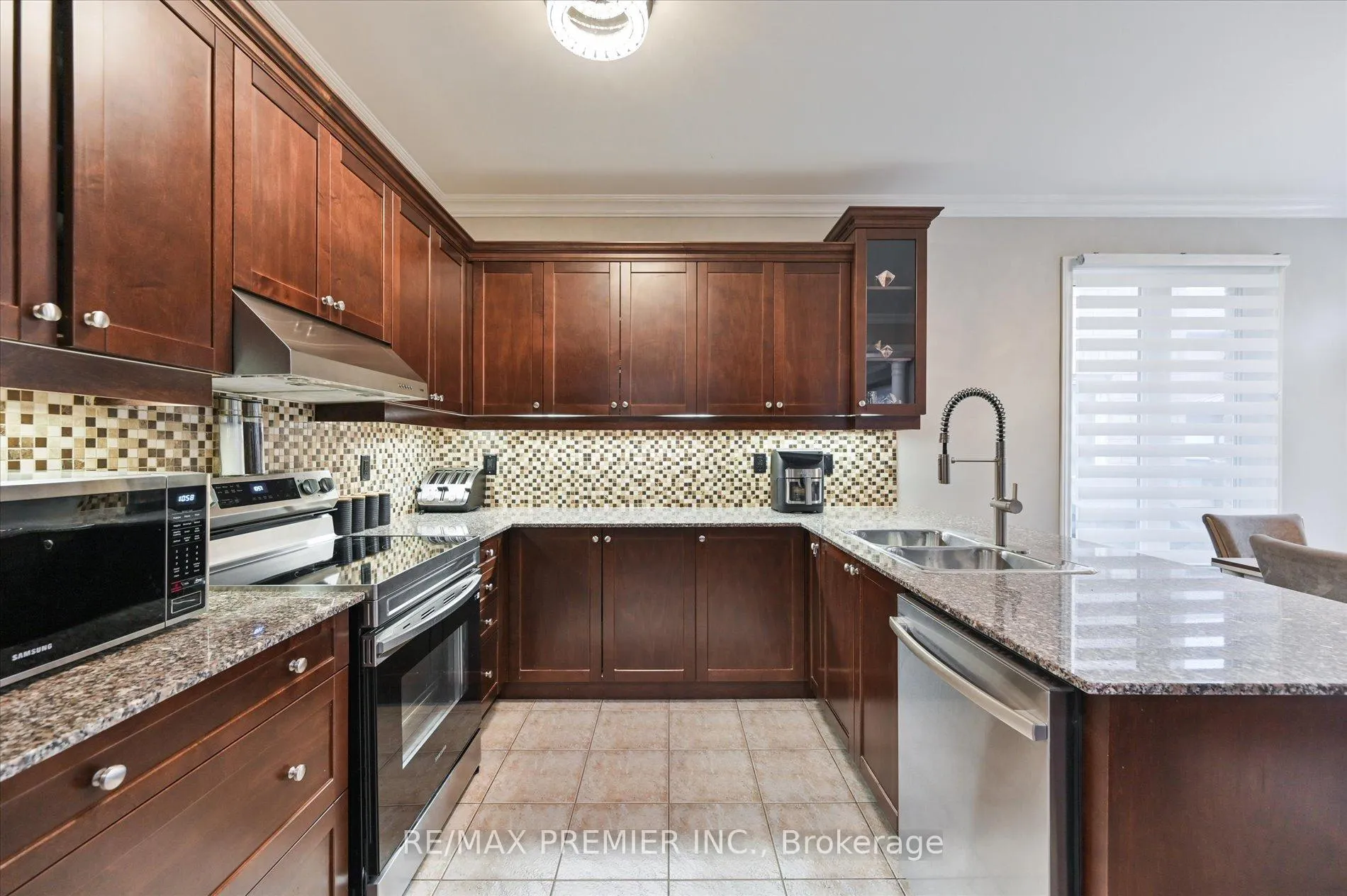Photo 11 of 170 Ascalon Drive, Vaughan, Patterson — HOMEH