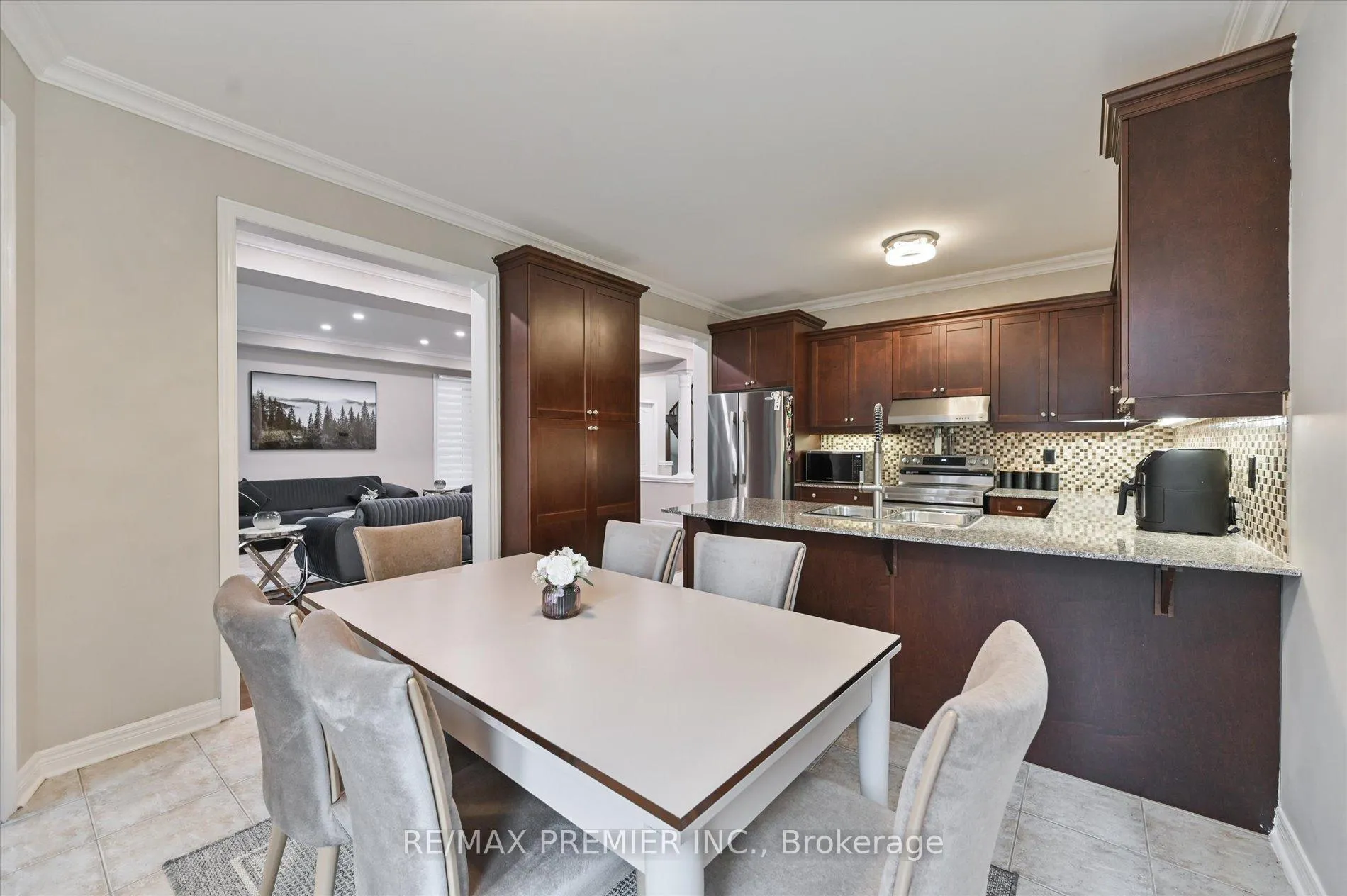 Photo 12 of 170 Ascalon Drive, Vaughan, Patterson — HOMEH