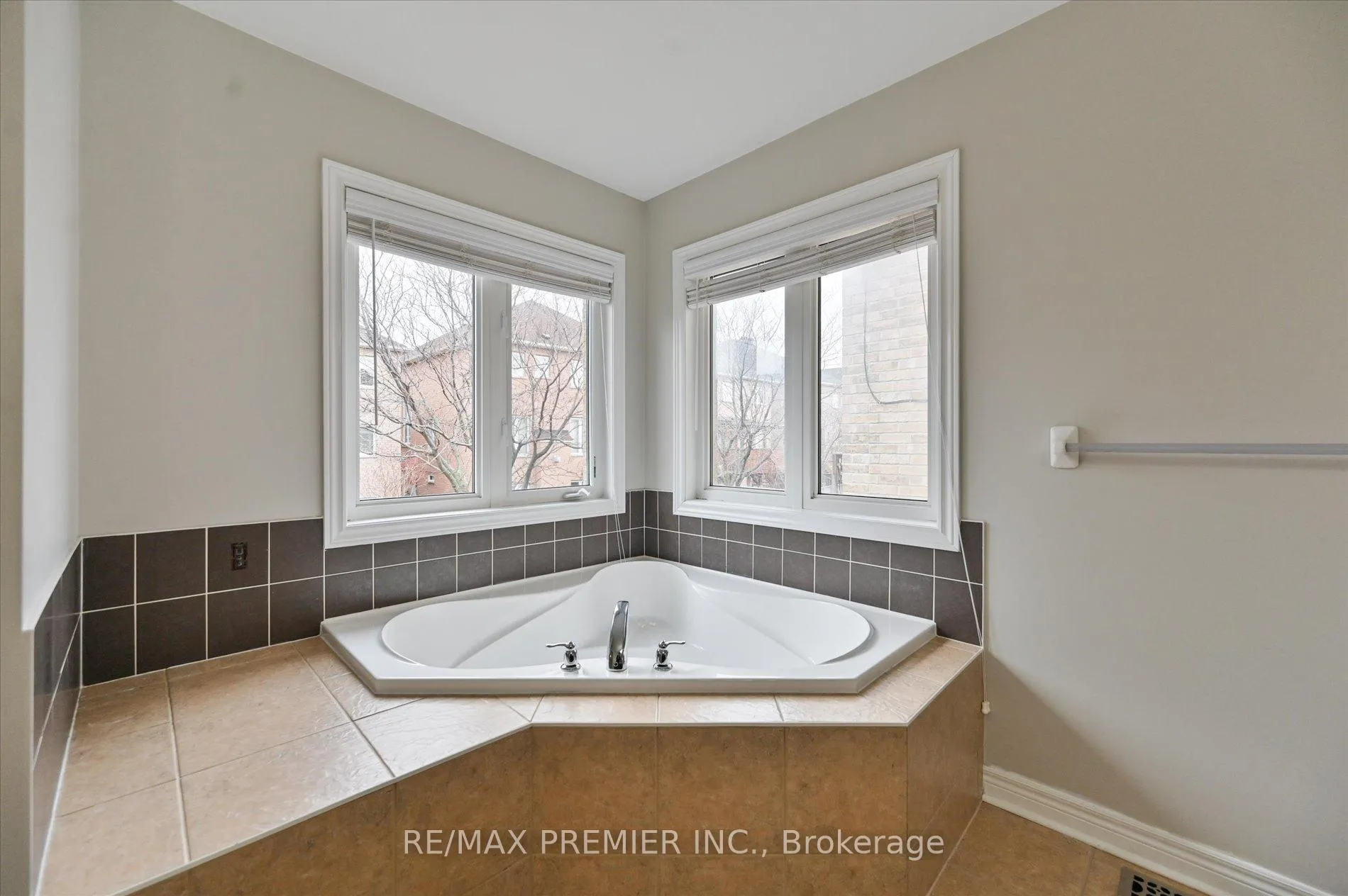 Photo 23 of 170 Ascalon Drive, Vaughan, Patterson — HOMEH
