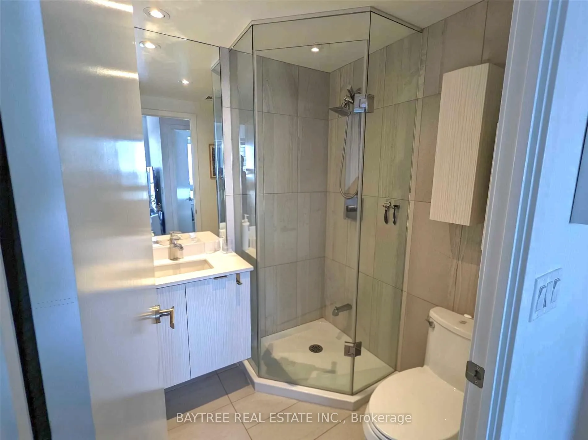 Photo 7 of Unit 3501, 99 Broadway Avenue, Toronto, Mount Pleasant West — HOMEH