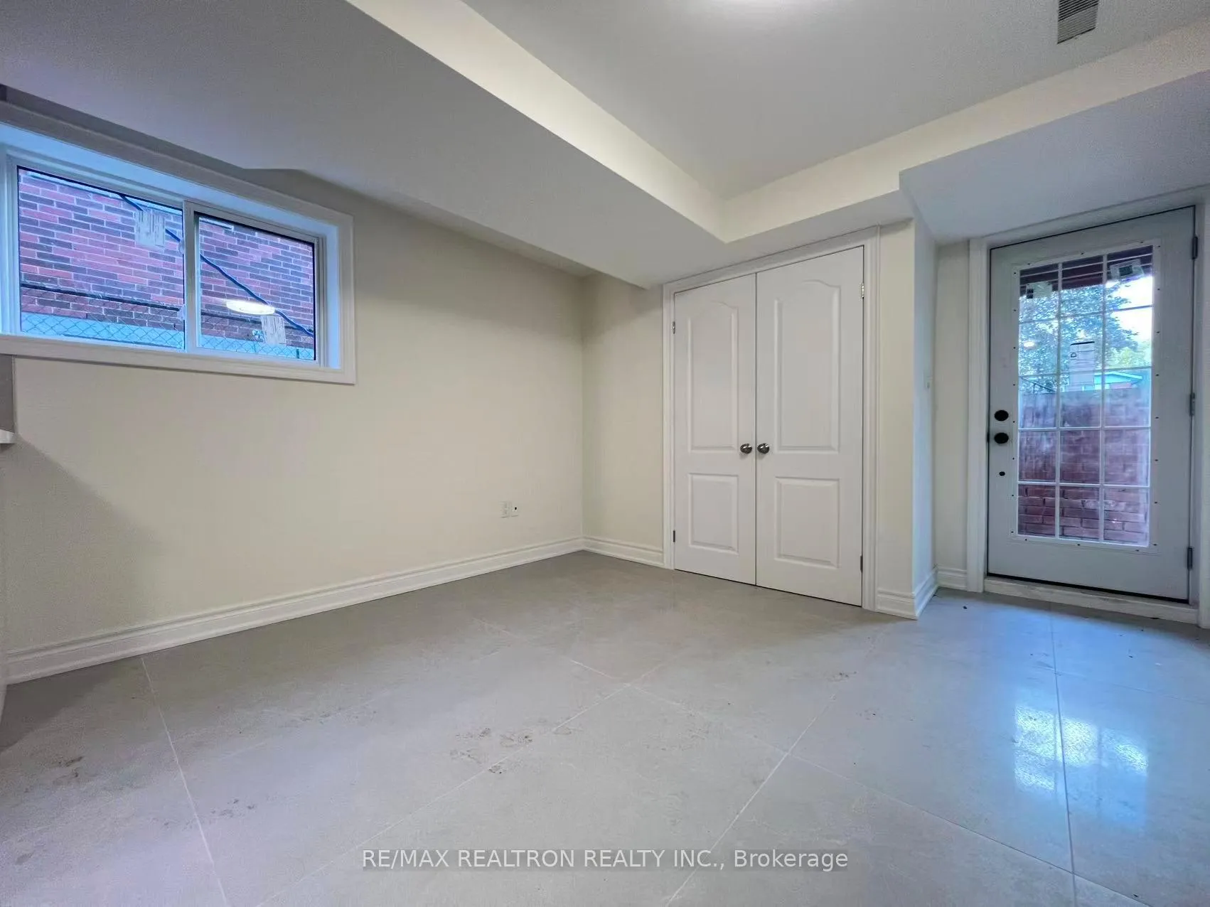 Photo 4 of Unit Bsmt, 329 Cherokee Boulevard, North York, Pleasant View — HOMEH