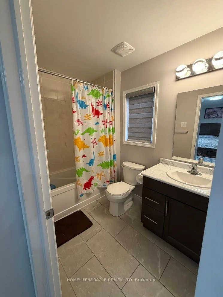Photo 5 of 67 Saddlebrook Court, Kitchener — HOMEH